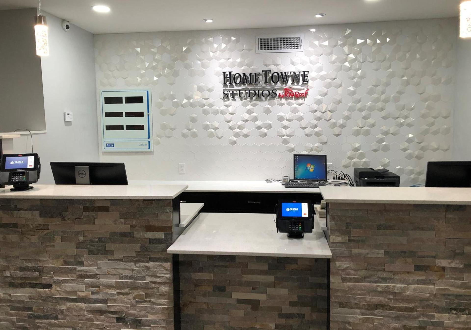 HomeTowne Studios by Red Roof San Antonio E - Frost Bank Center photo 3