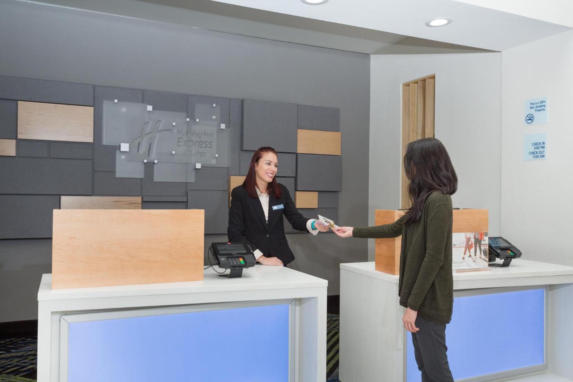 Holiday Inn Express & Suites. by IHG photo 16