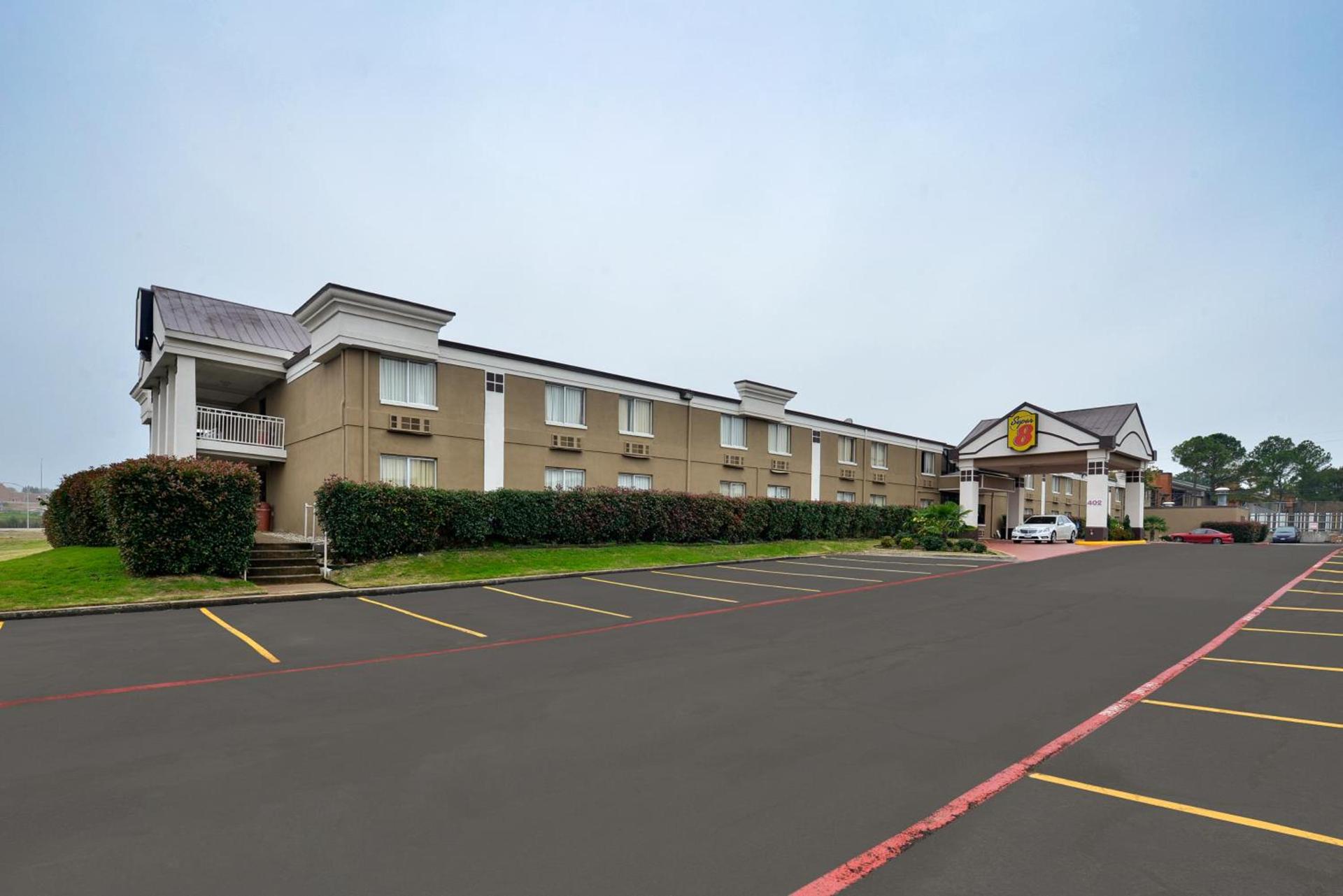 Super 8 by Wyndham Grand Prairie North photo 28