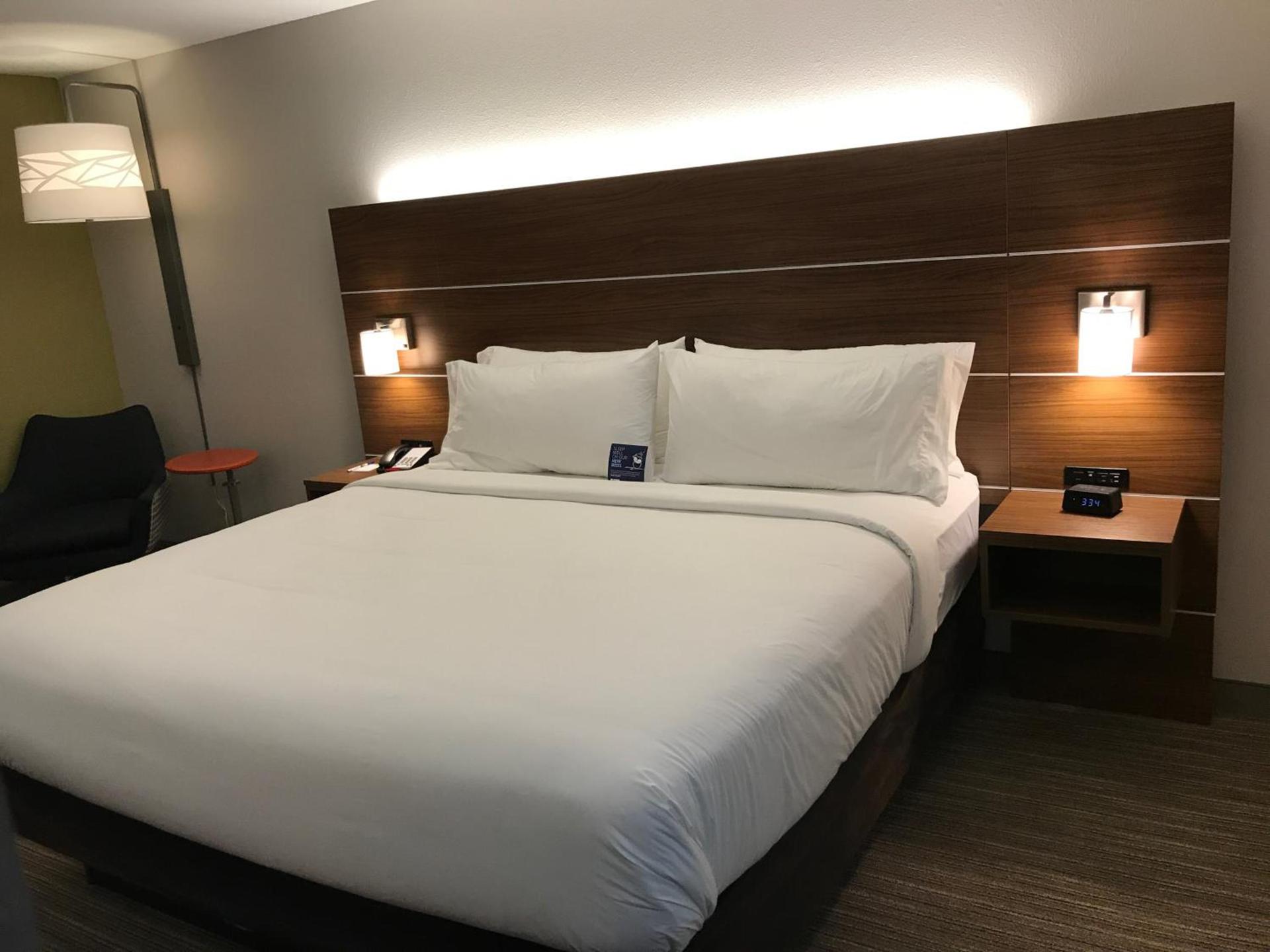 Holiday Inn Express & Suites. by IHG photo 21