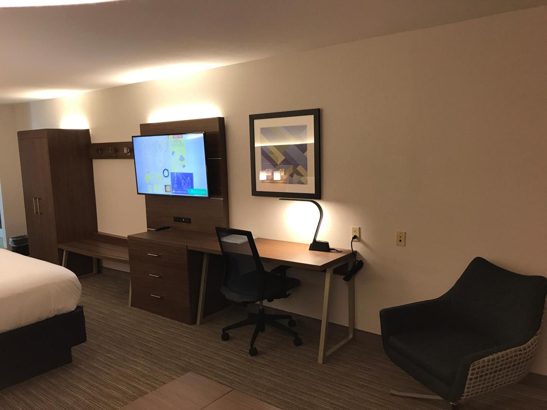 Holiday Inn Express & Suites. by IHG photo 22