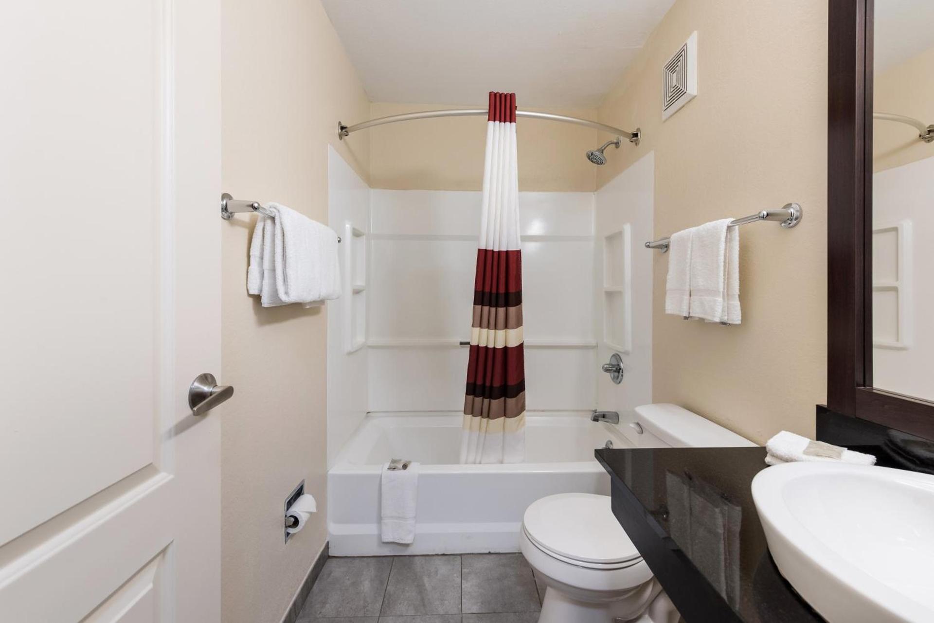 Baymont by Wyndham Findlay photo 36