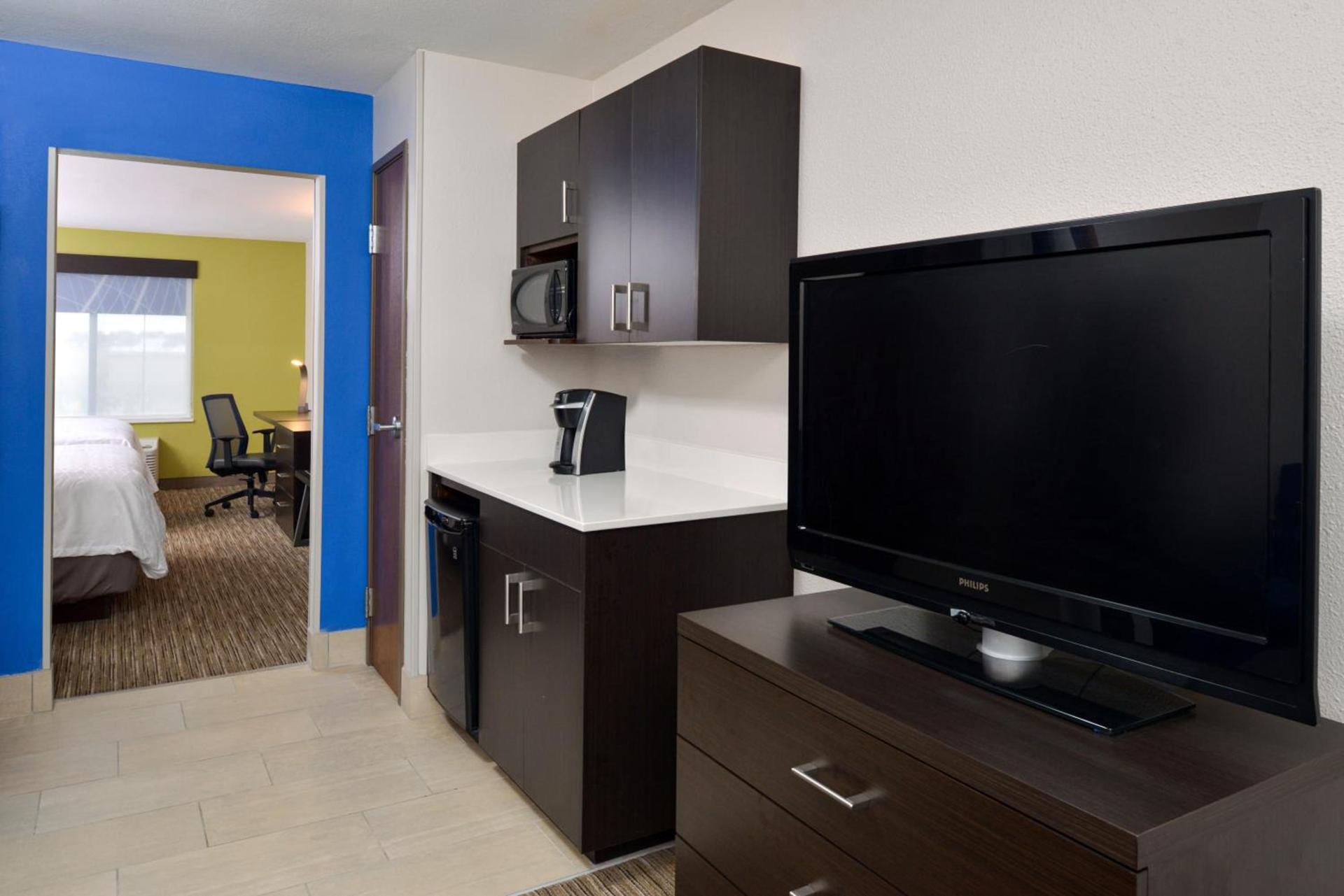 Holiday Inn Express & Suites Pueblo by IHG photo 23
