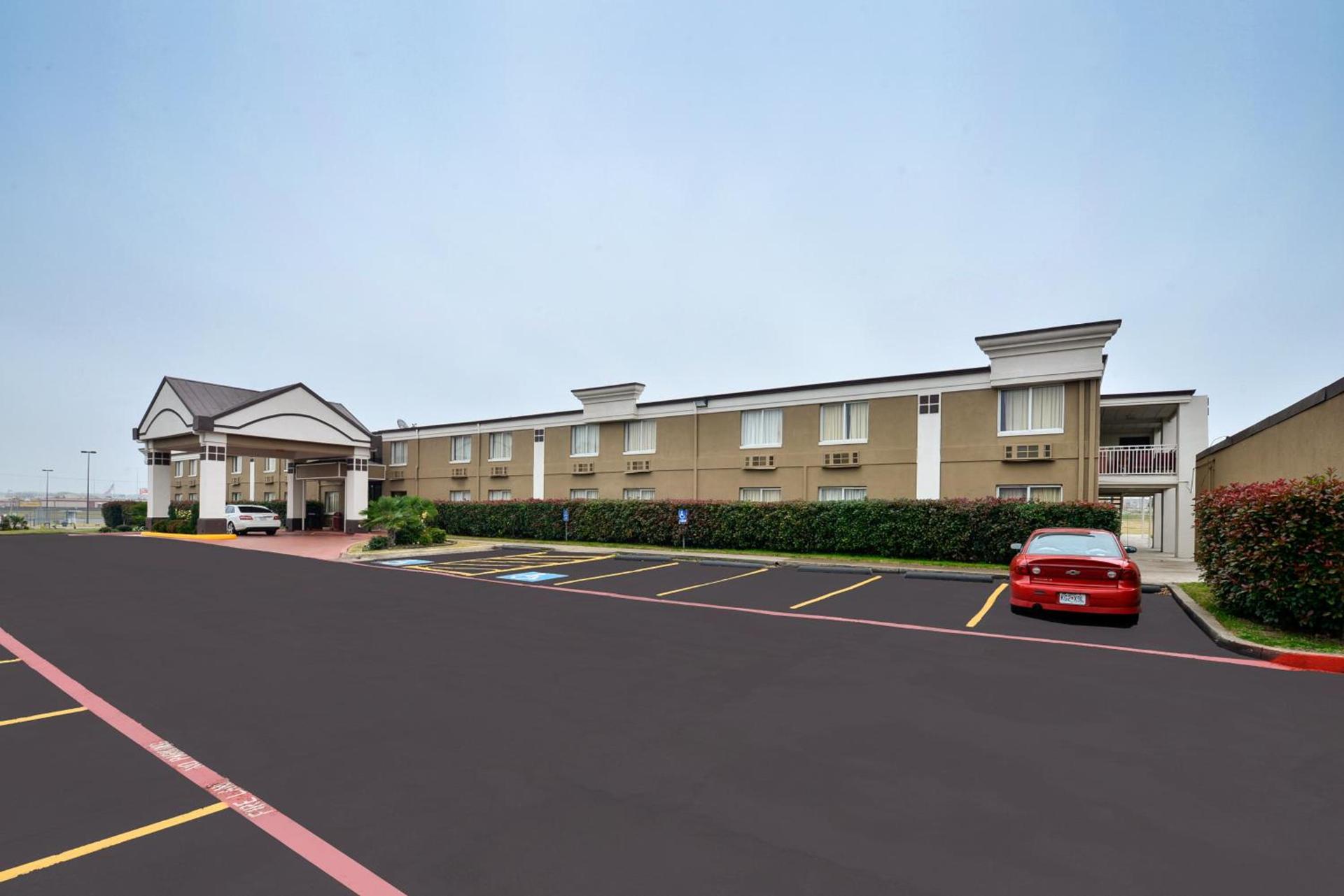 Super 8 by Wyndham Grand Prairie North photo 29