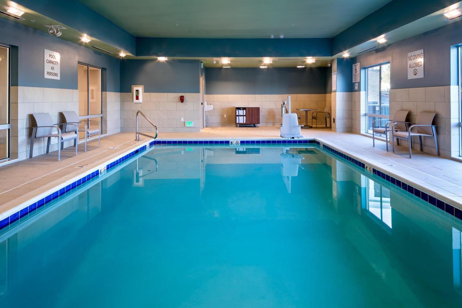 Holiday Inn Express & Suites - Bend South by IHG photo 32