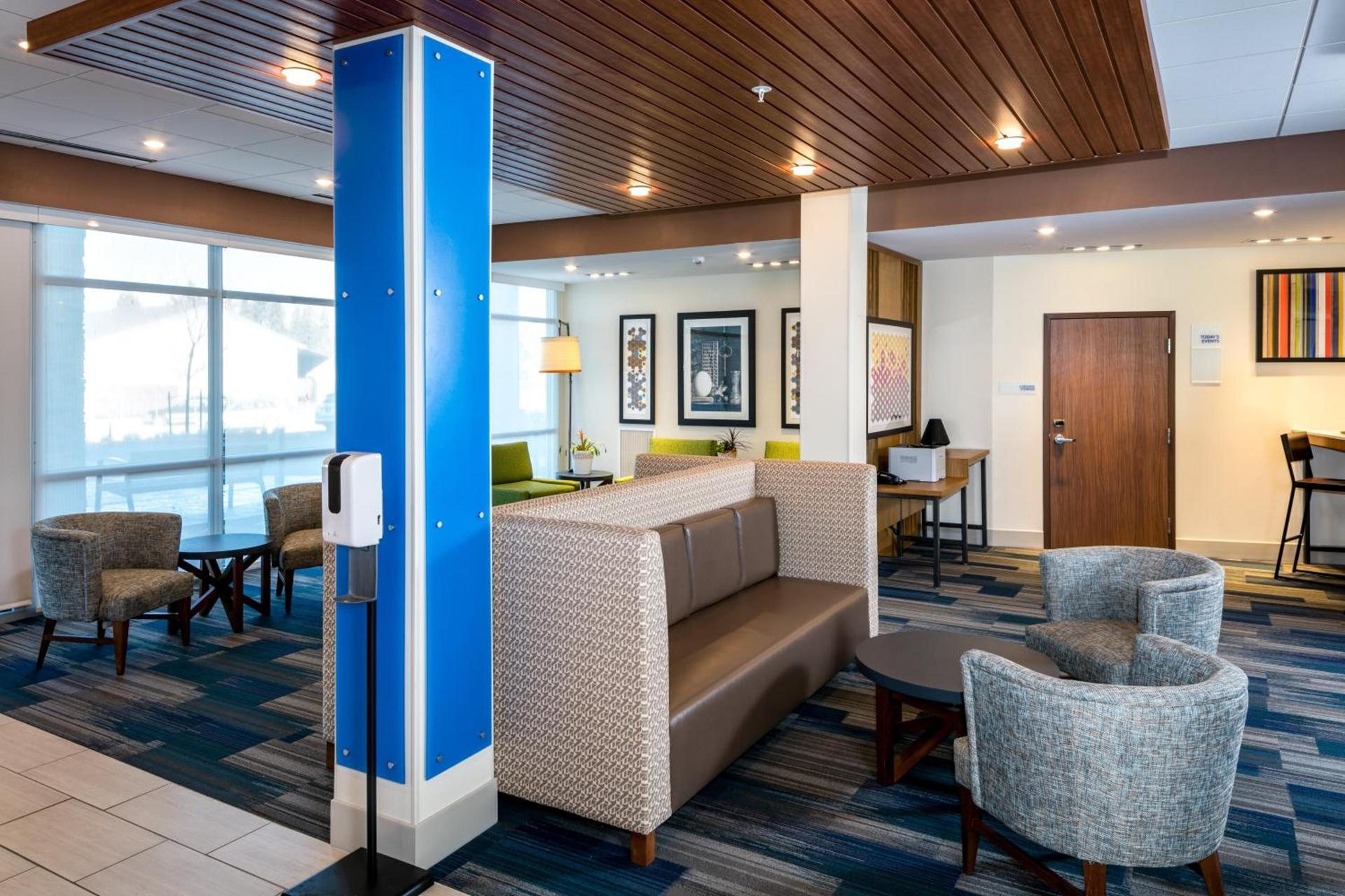 Holiday Inn Express & Suites - Bend South by IHG photo 40