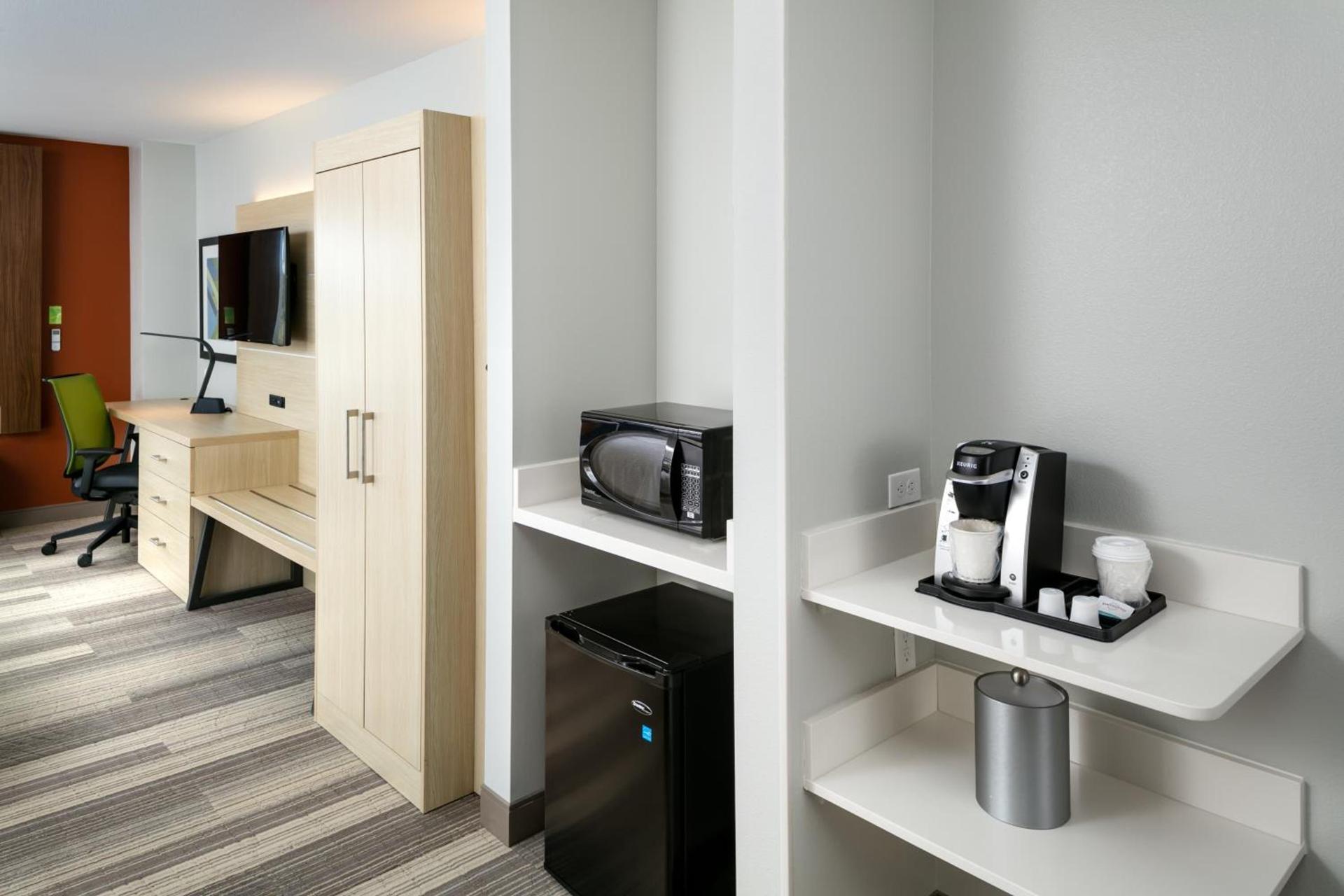 Holiday Inn Express & Suites - Bend South by IHG photo 13