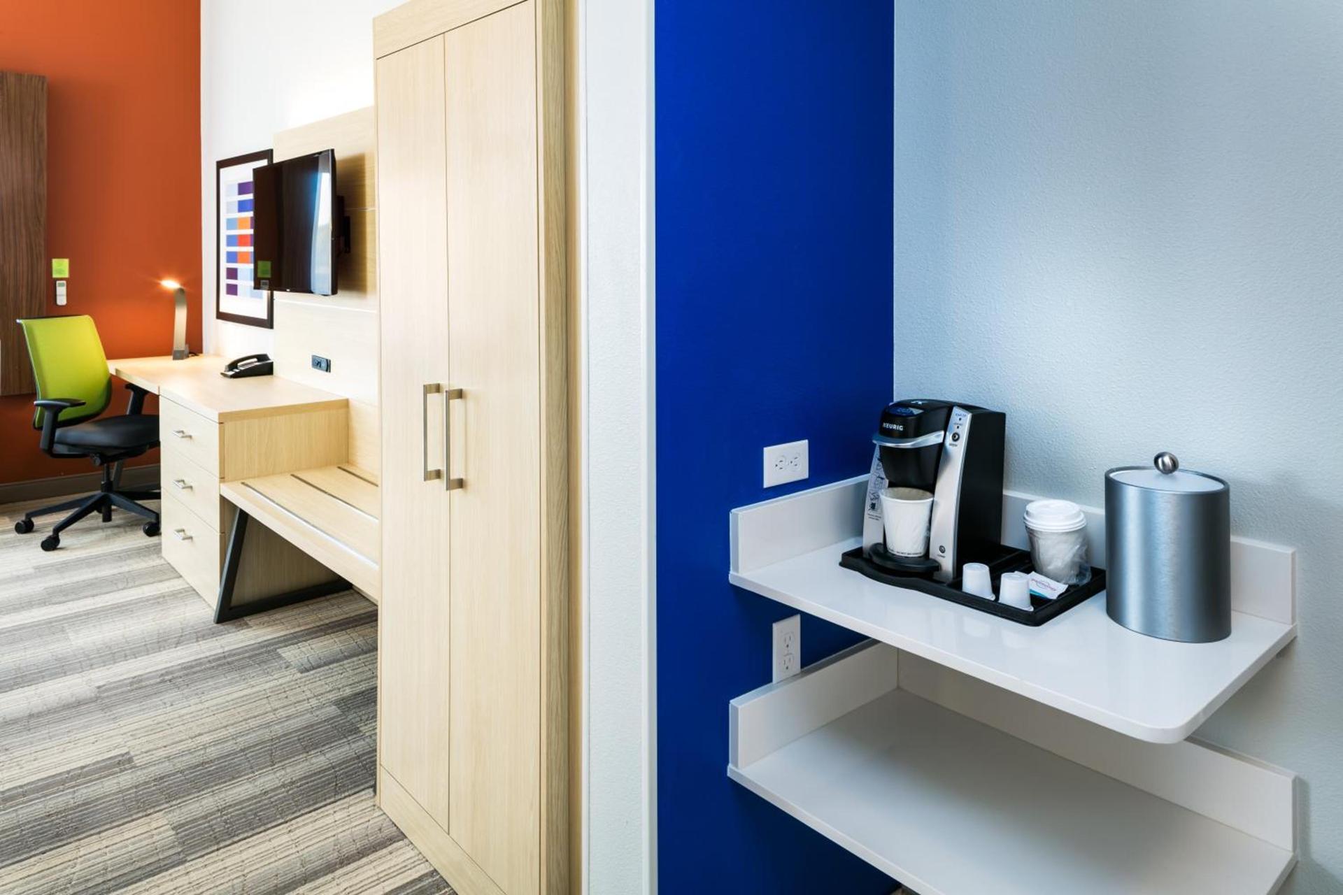 Holiday Inn Express & Suites - Bend South by IHG photo 24