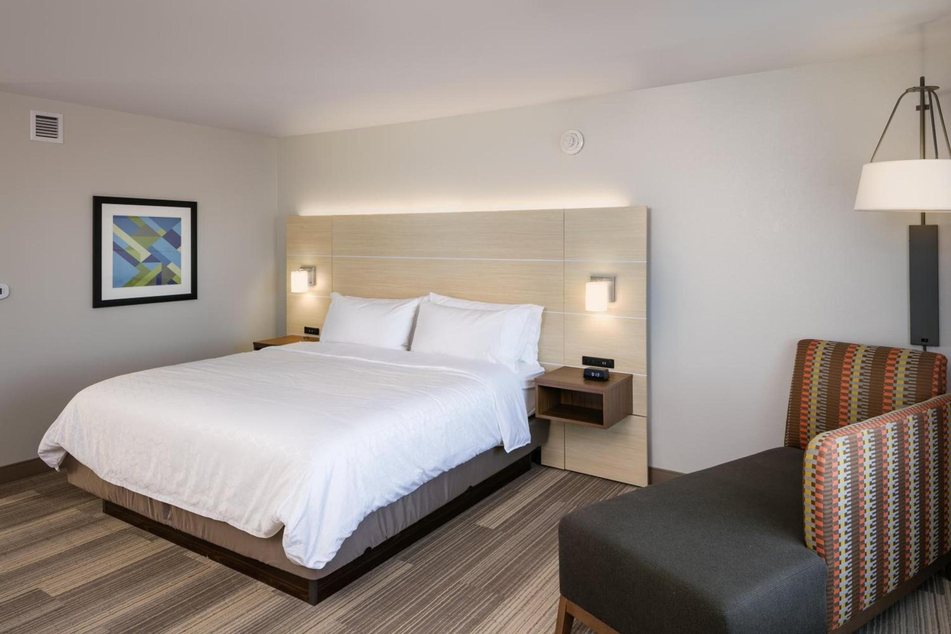 Holiday Inn Express & Suites - Bend South by IHG photo 26