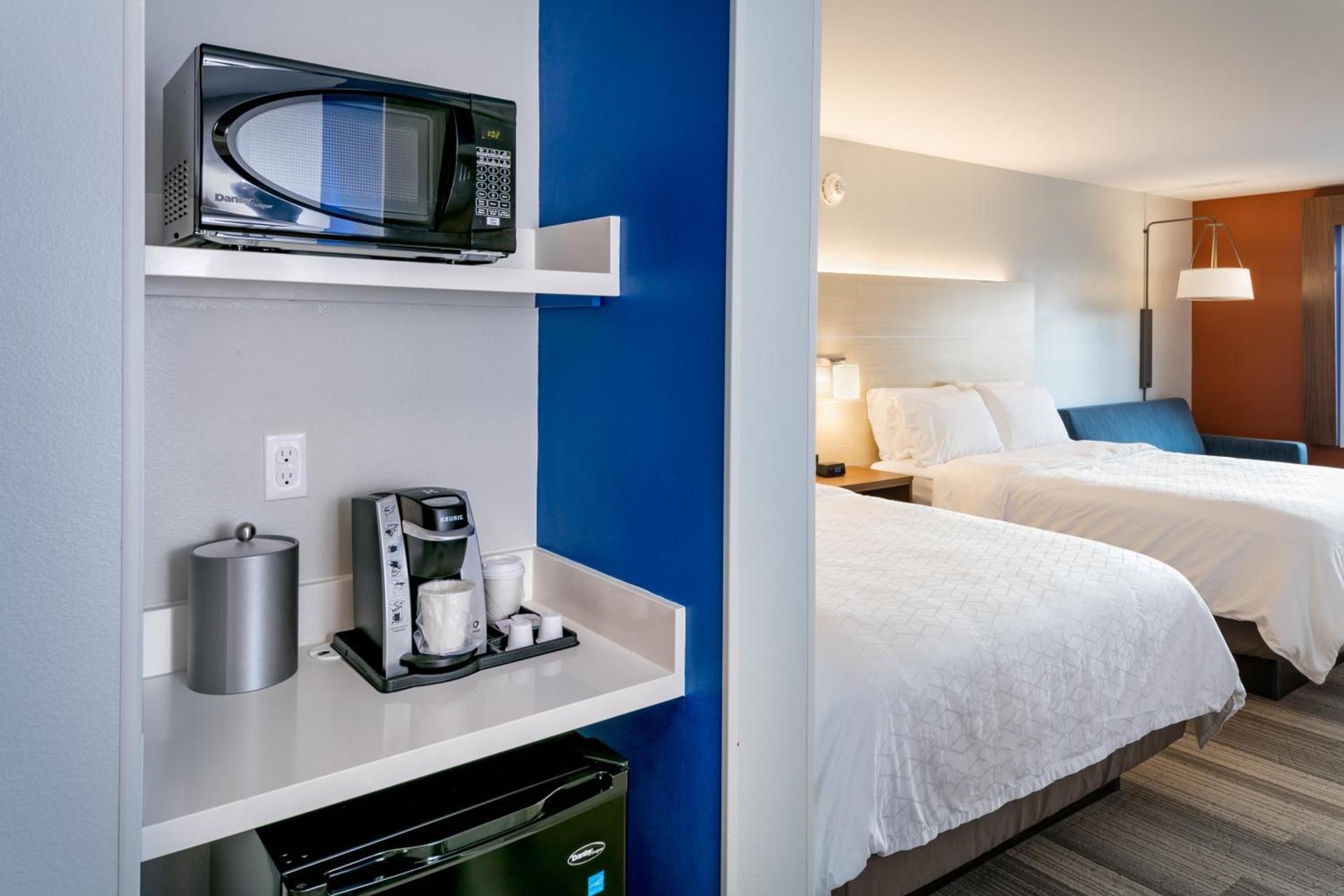 Holiday Inn Express & Suites - Bend South by IHG photo 21