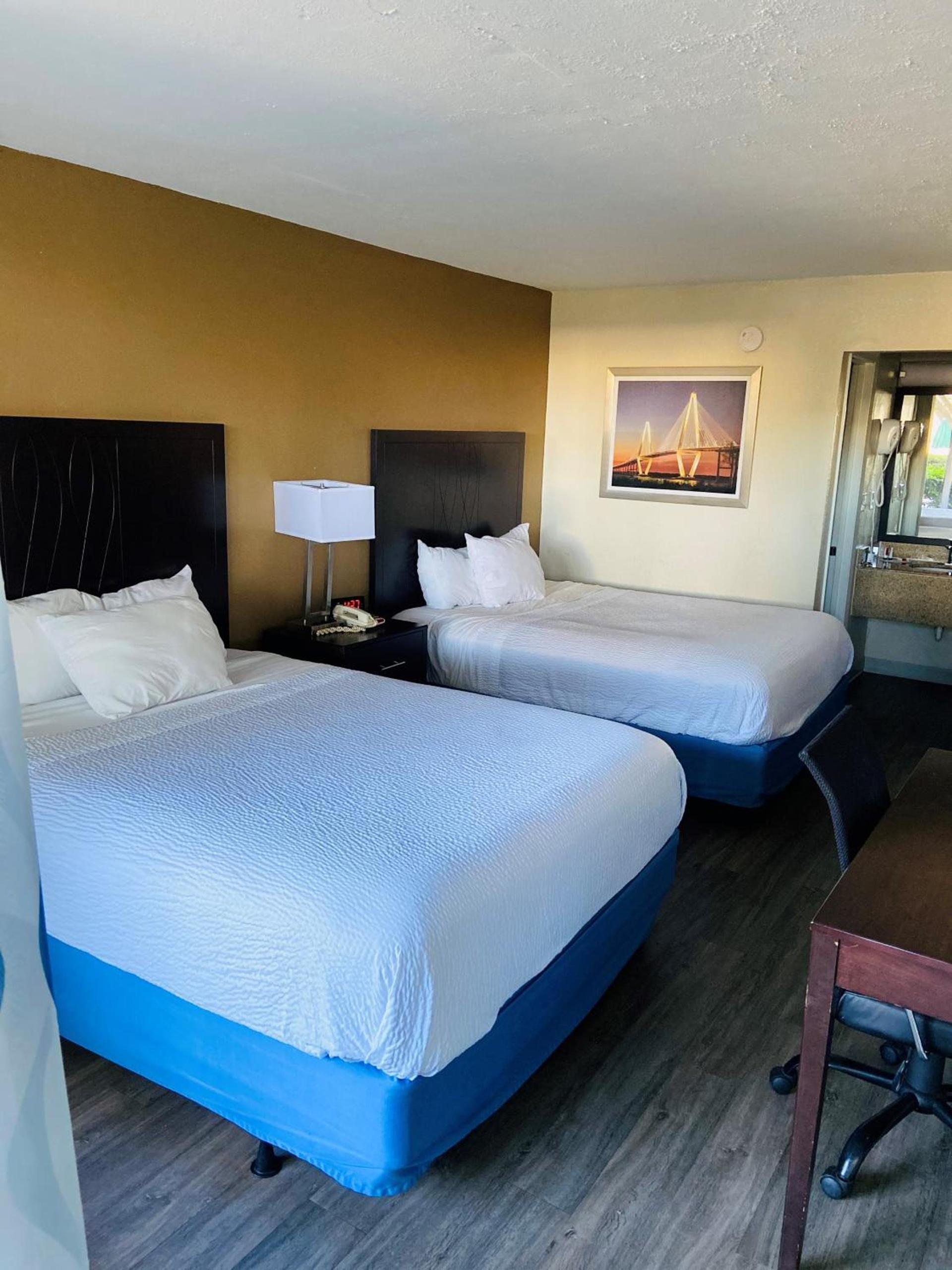 Days Inn by Wyndham Mt Pleasant-Charleston-Patriots Point photo 5