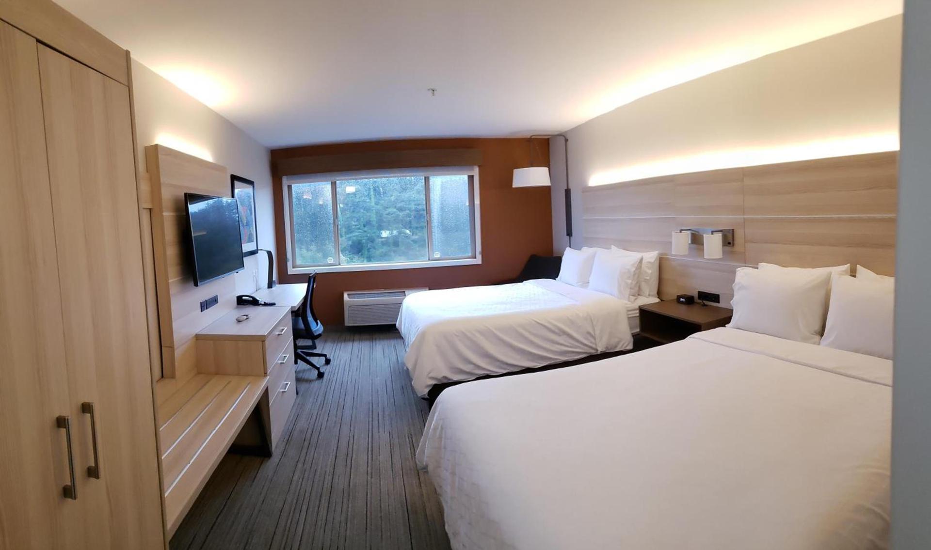 Holiday Inn Express Fort Bragg by IHG photo 2