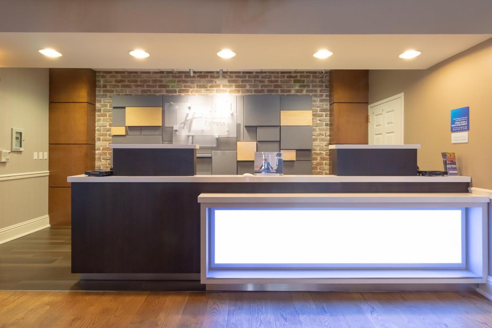 Holiday Inn Express Savannah - Historic District photo 17
