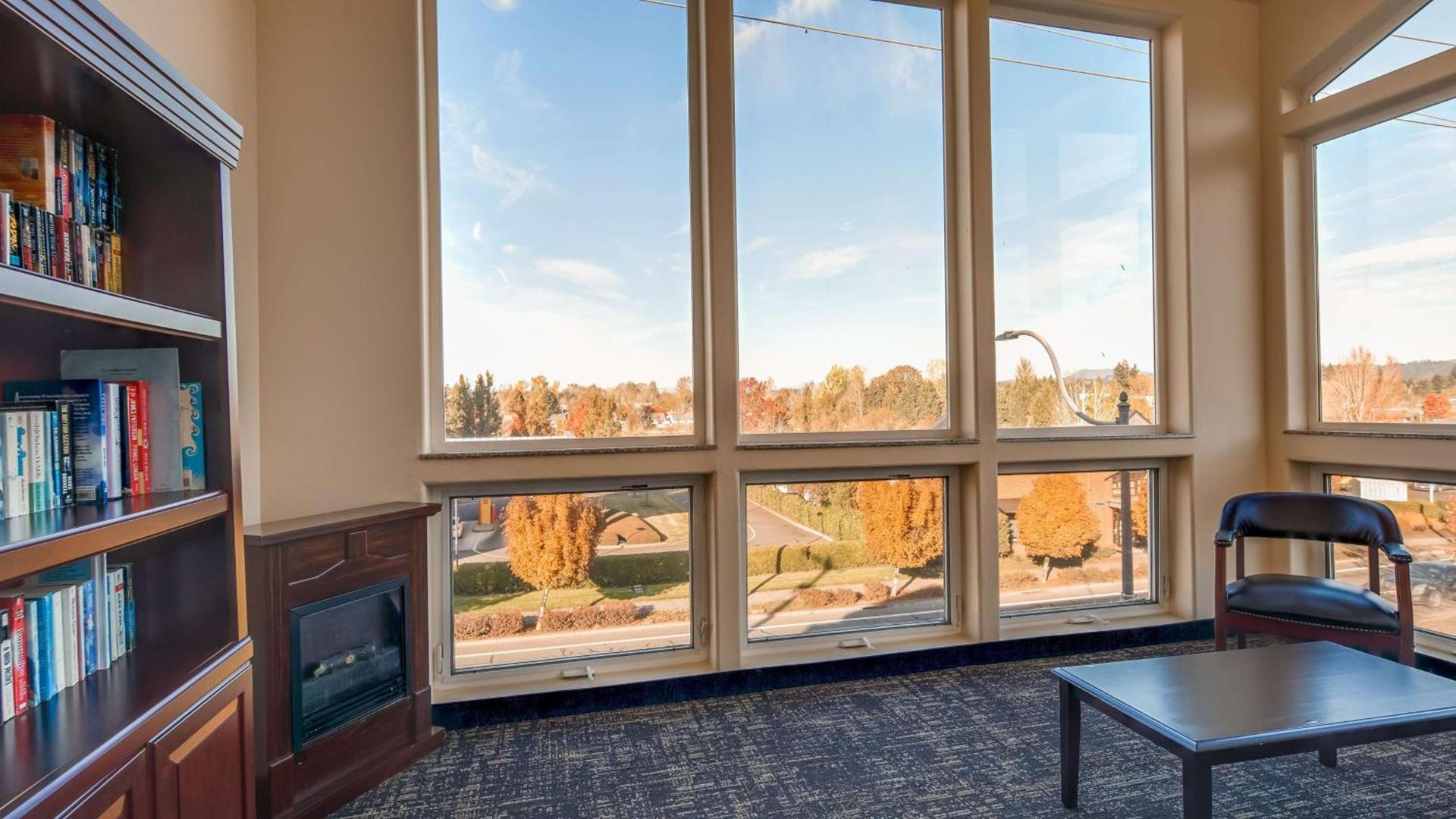 Best Western Plus Battleground Inn & Suites photo 9