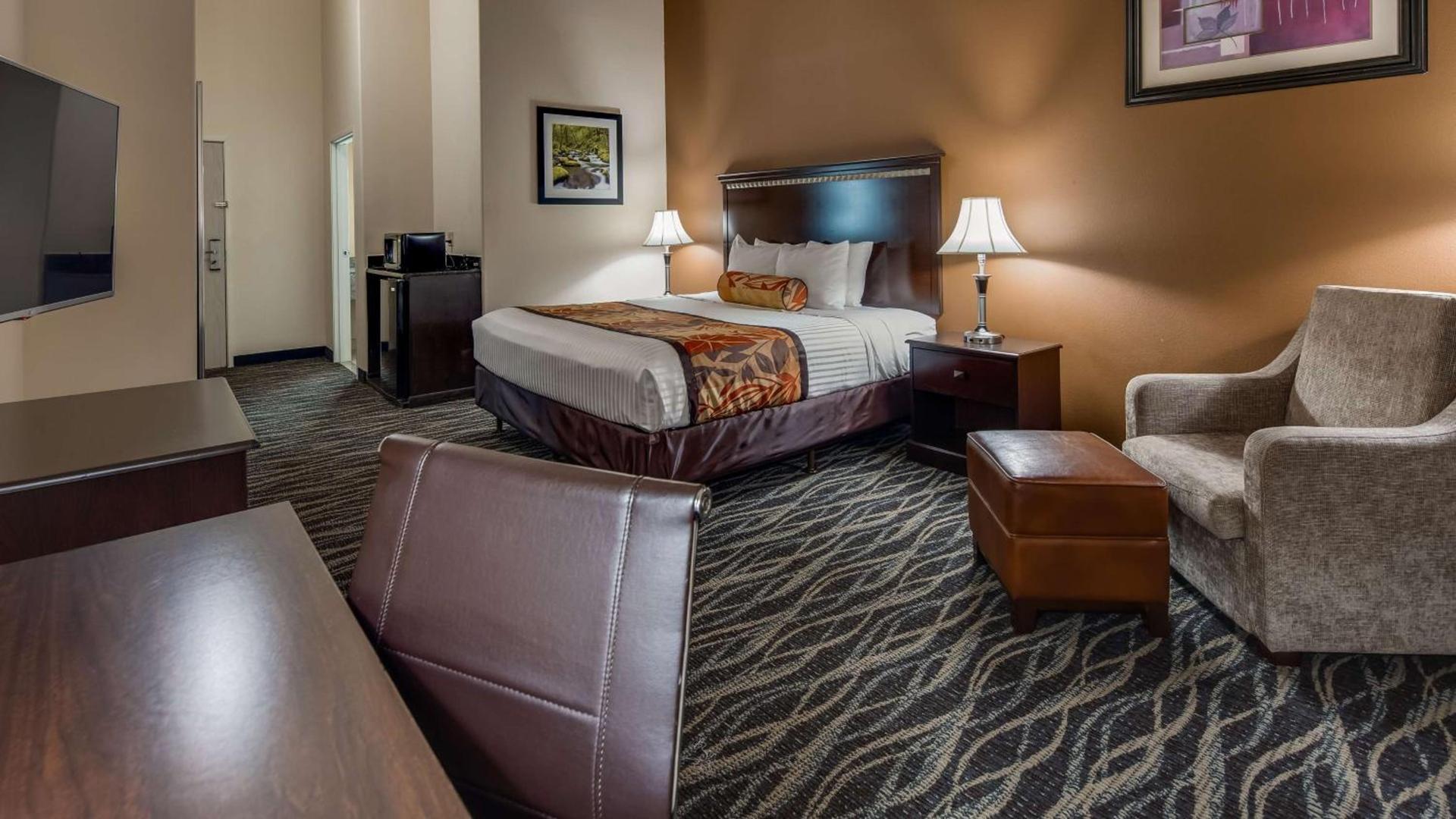 Best Western Plus Battleground Inn & Suites photo 13