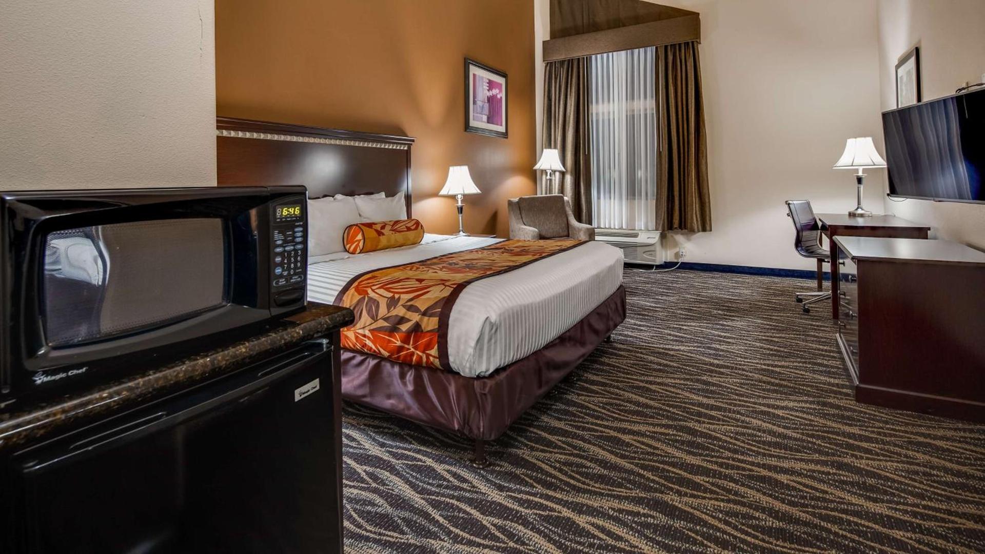 Best Western Plus Battleground Inn & Suites photo 11