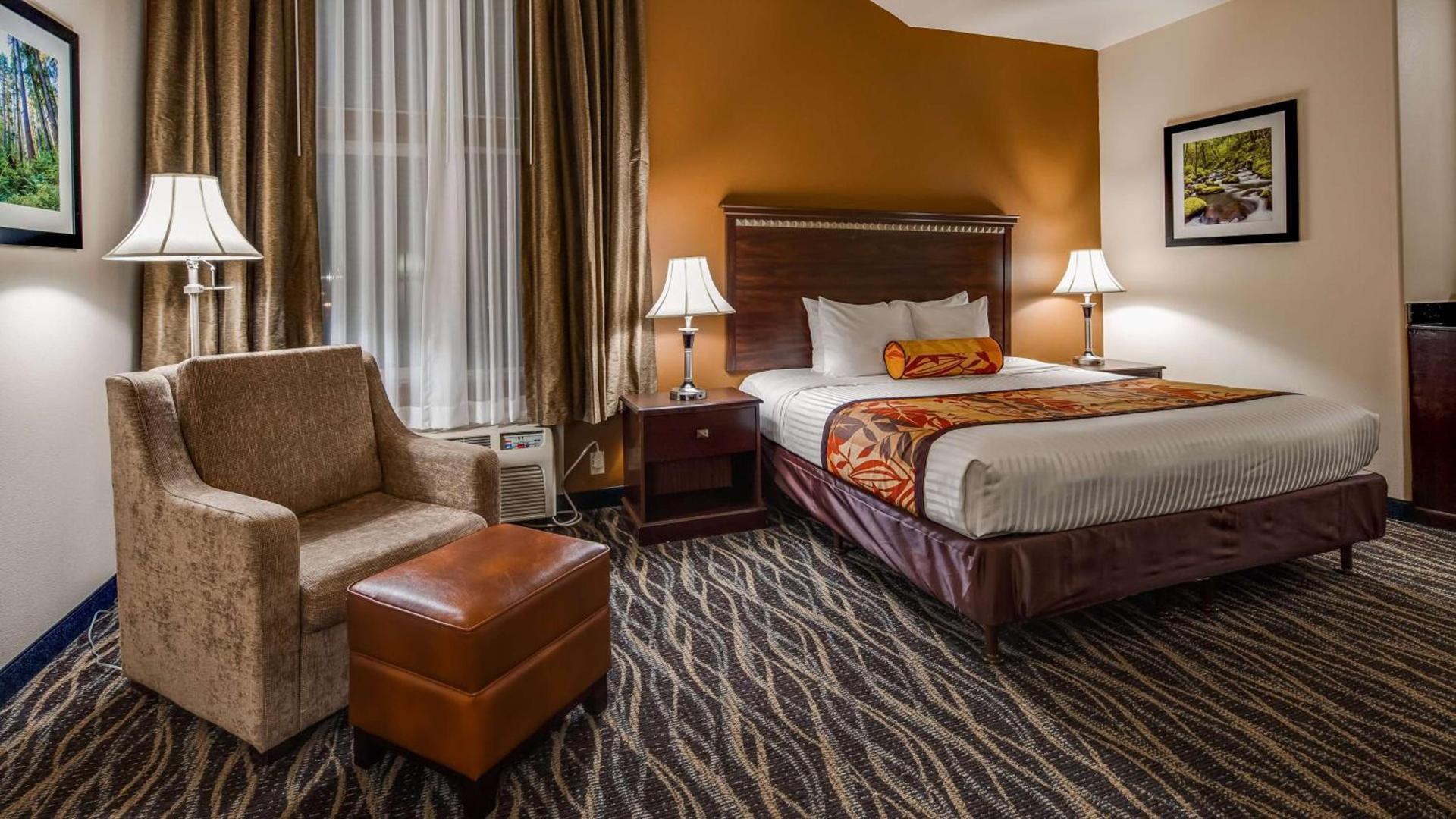 Best Western Plus Battleground Inn & Suites photo 10
