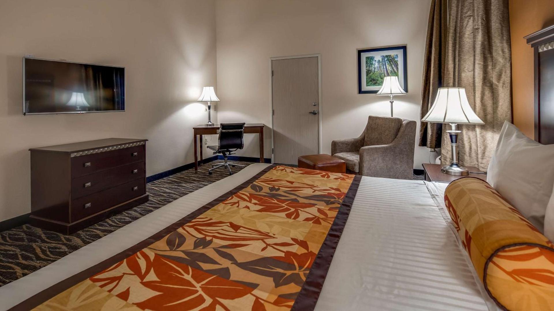 Best Western Plus Battleground Inn & Suites photo 18