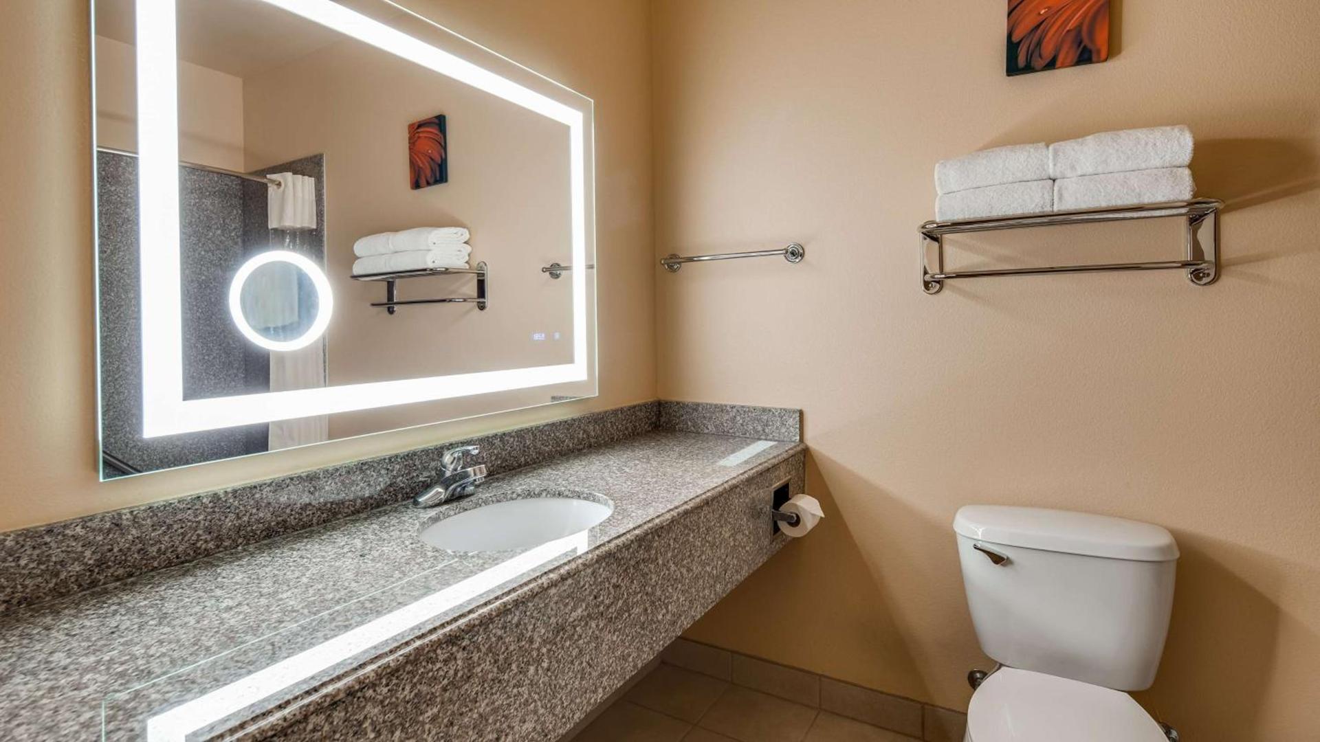 Best Western Plus Battleground Inn & Suites photo 22