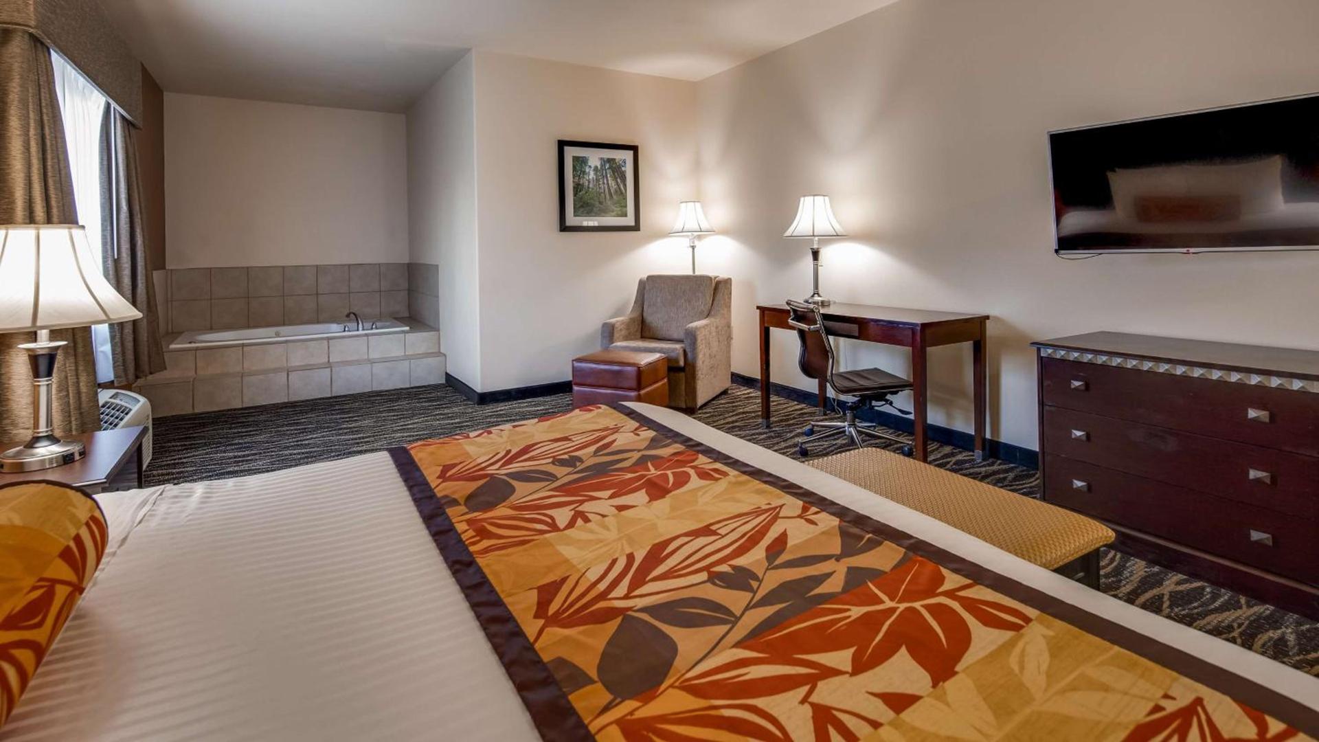 Best Western Plus Battleground Inn & Suites photo 20