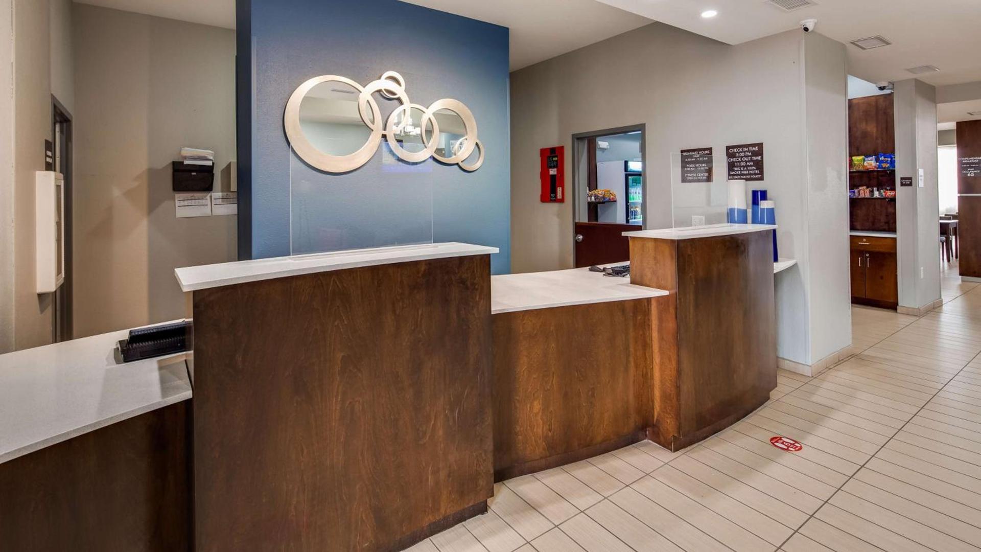 Best Western St. Louis Airport North Hotel & Suites photo 11