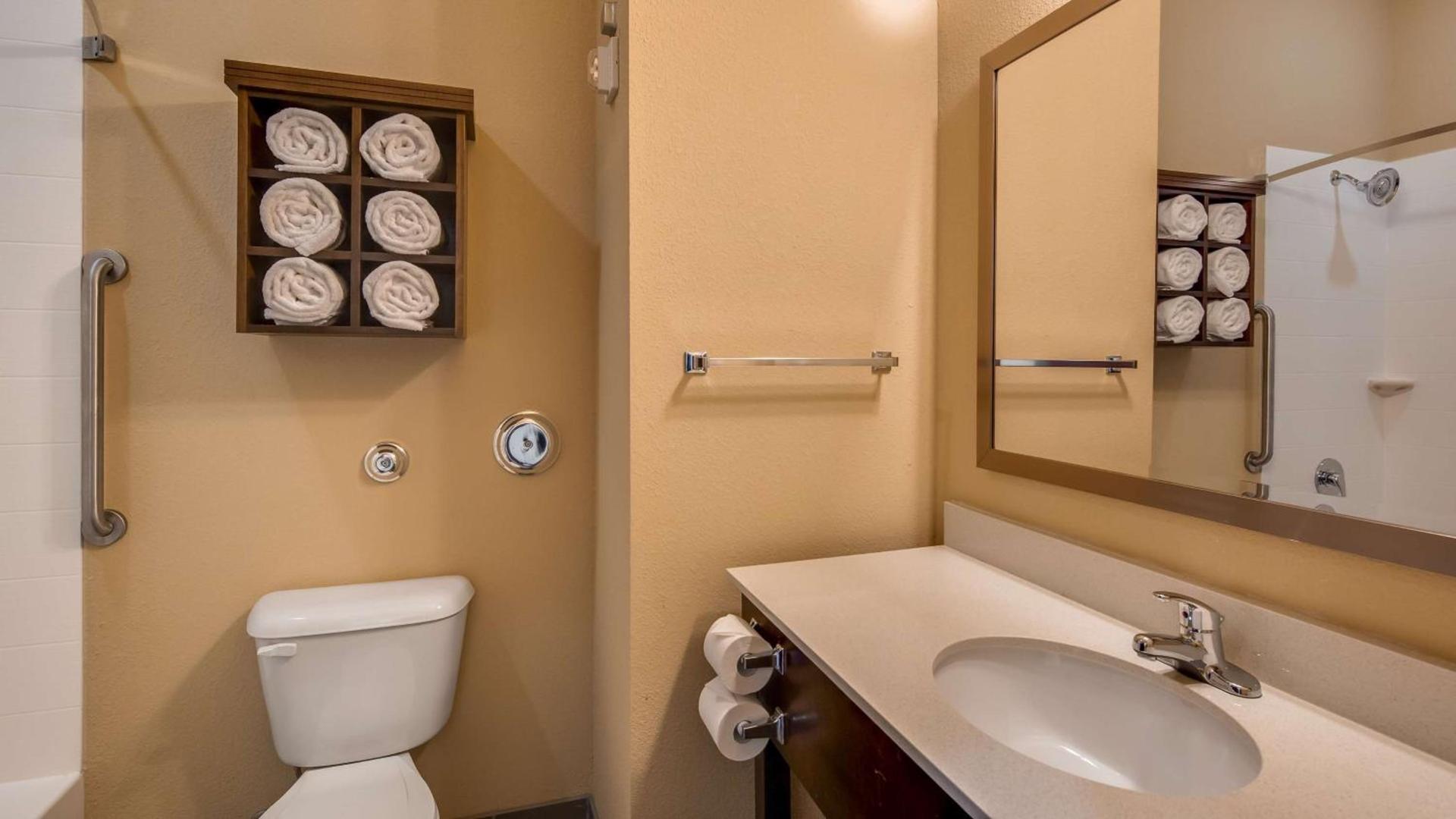Best Western St. Louis Airport North Hotel & Suites photo 28
