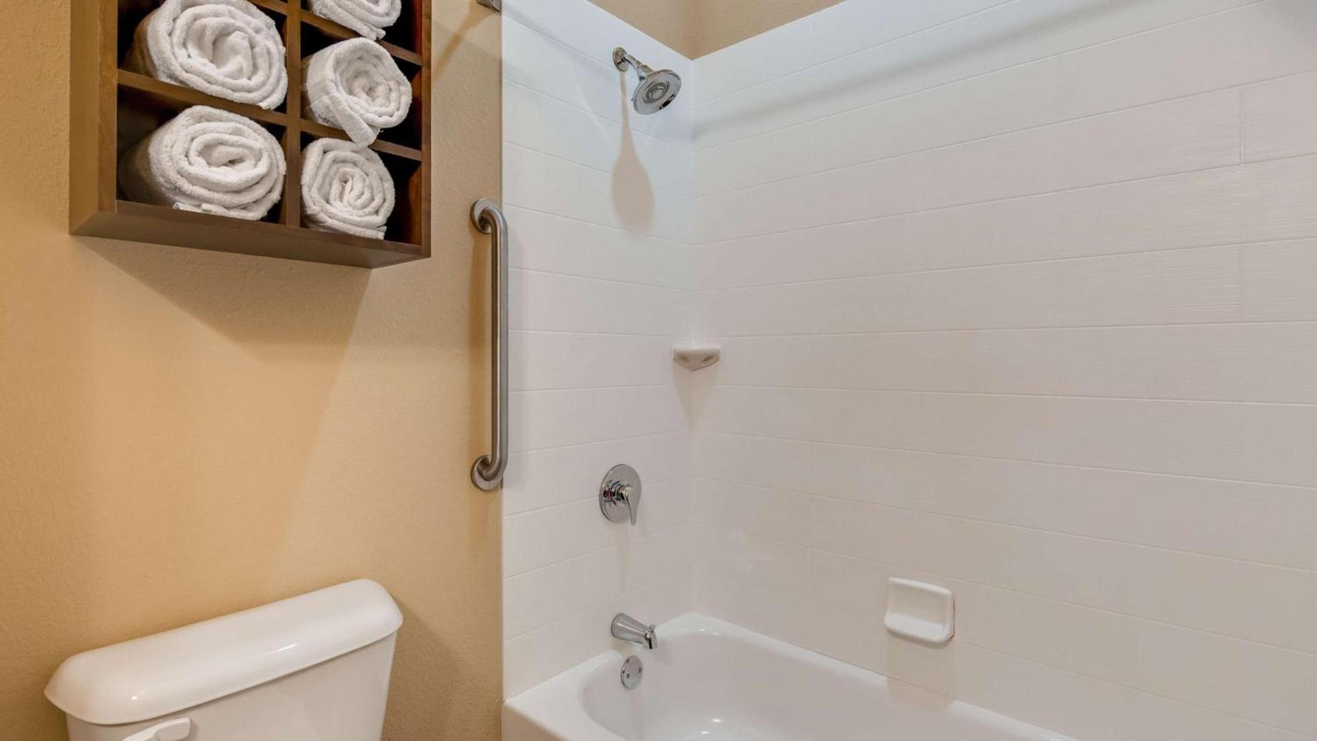 Best Western St. Louis Airport North Hotel & Suites photo 24