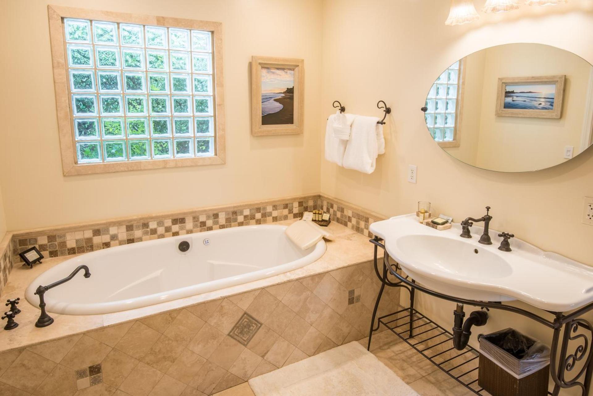 Harbor House Inn photo 39