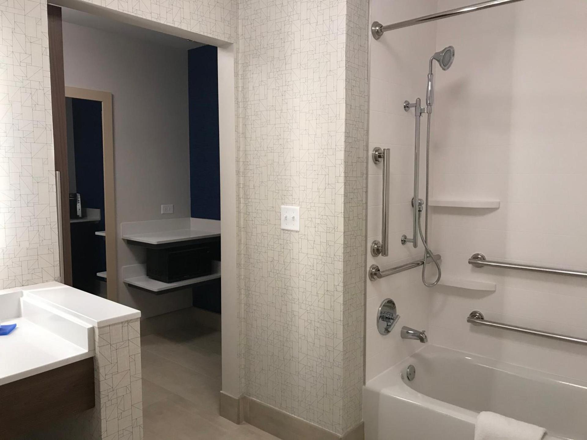 Holiday Inn Express & Suites - Phoenix - Airport North by IHG photo 82