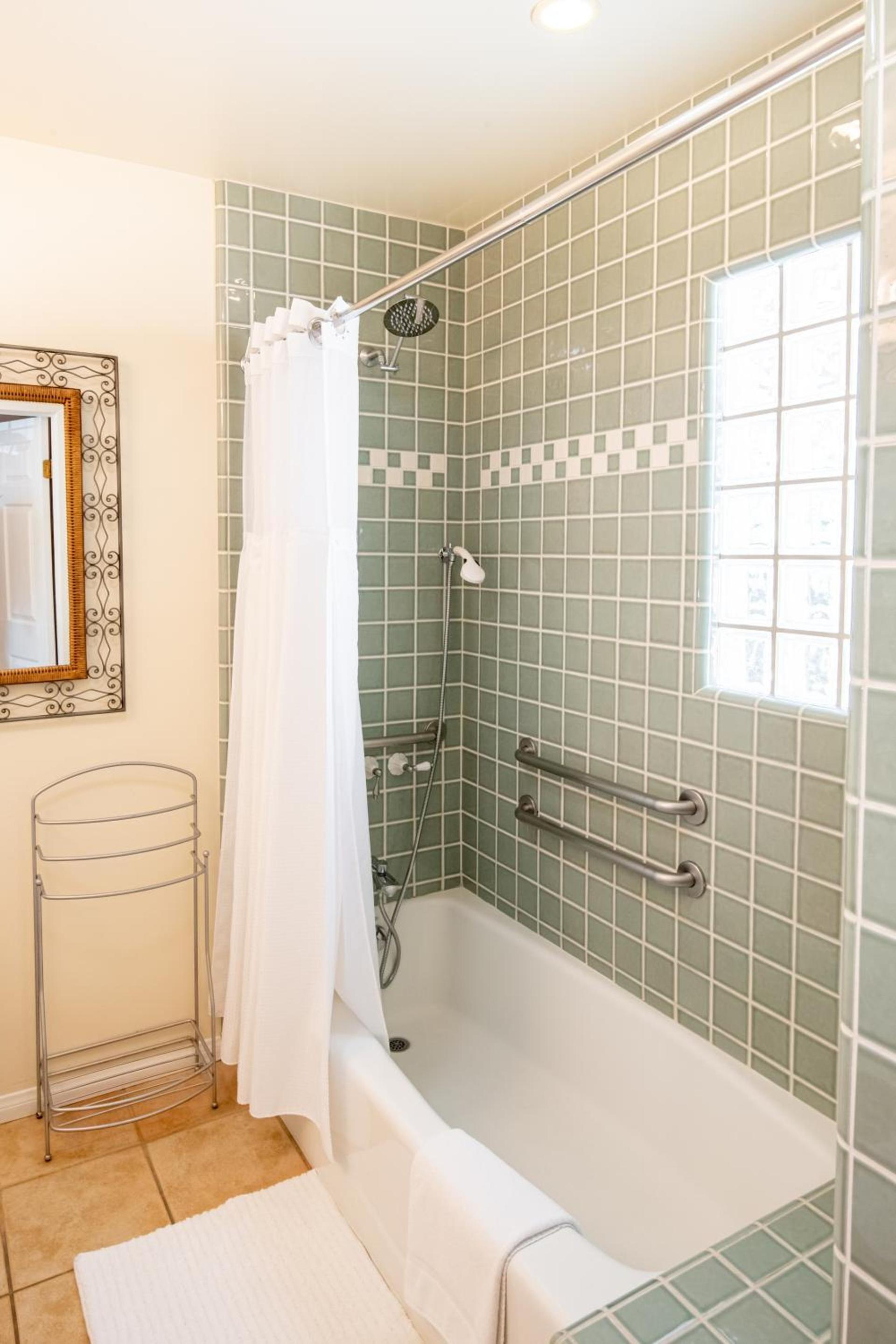 Harbor House Inn photo 27