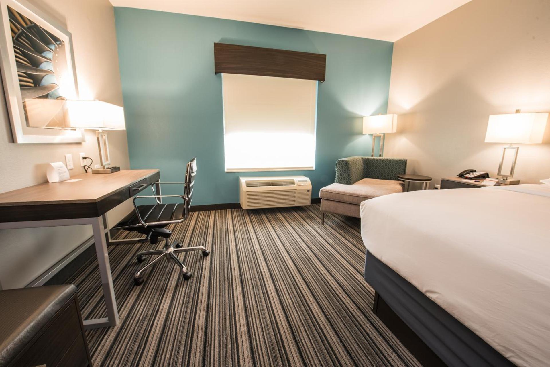 Holiday Inn Express & Suites Houston - Hobby Airport Area by IHG photo 2
