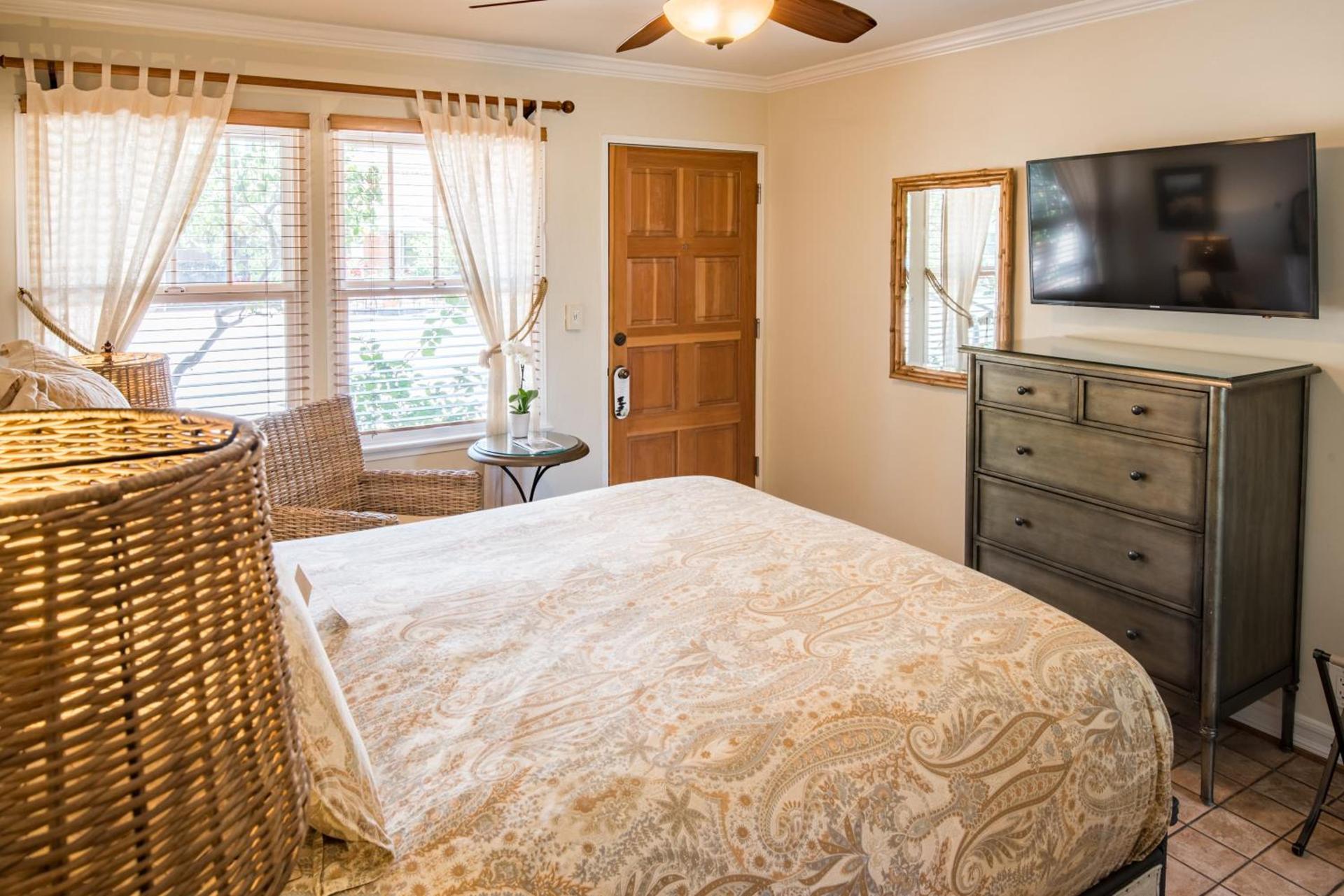 Harbor House Inn photo 22