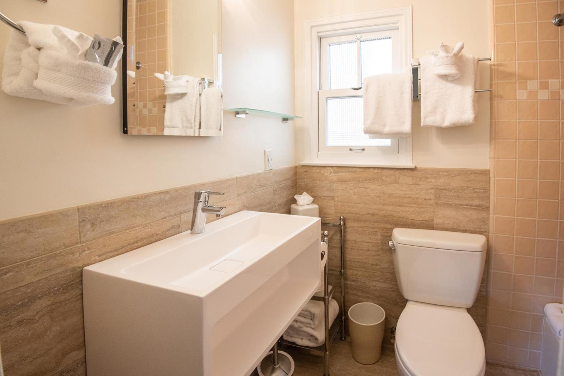 Harbor House Inn photo 19