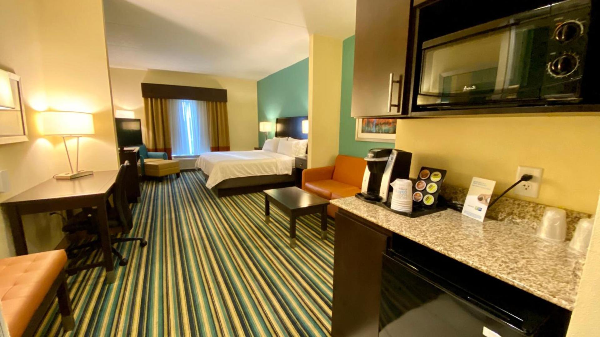Holiday Inn Express Hotel & Suites Orlando East-UCF Area by IHG photo 4