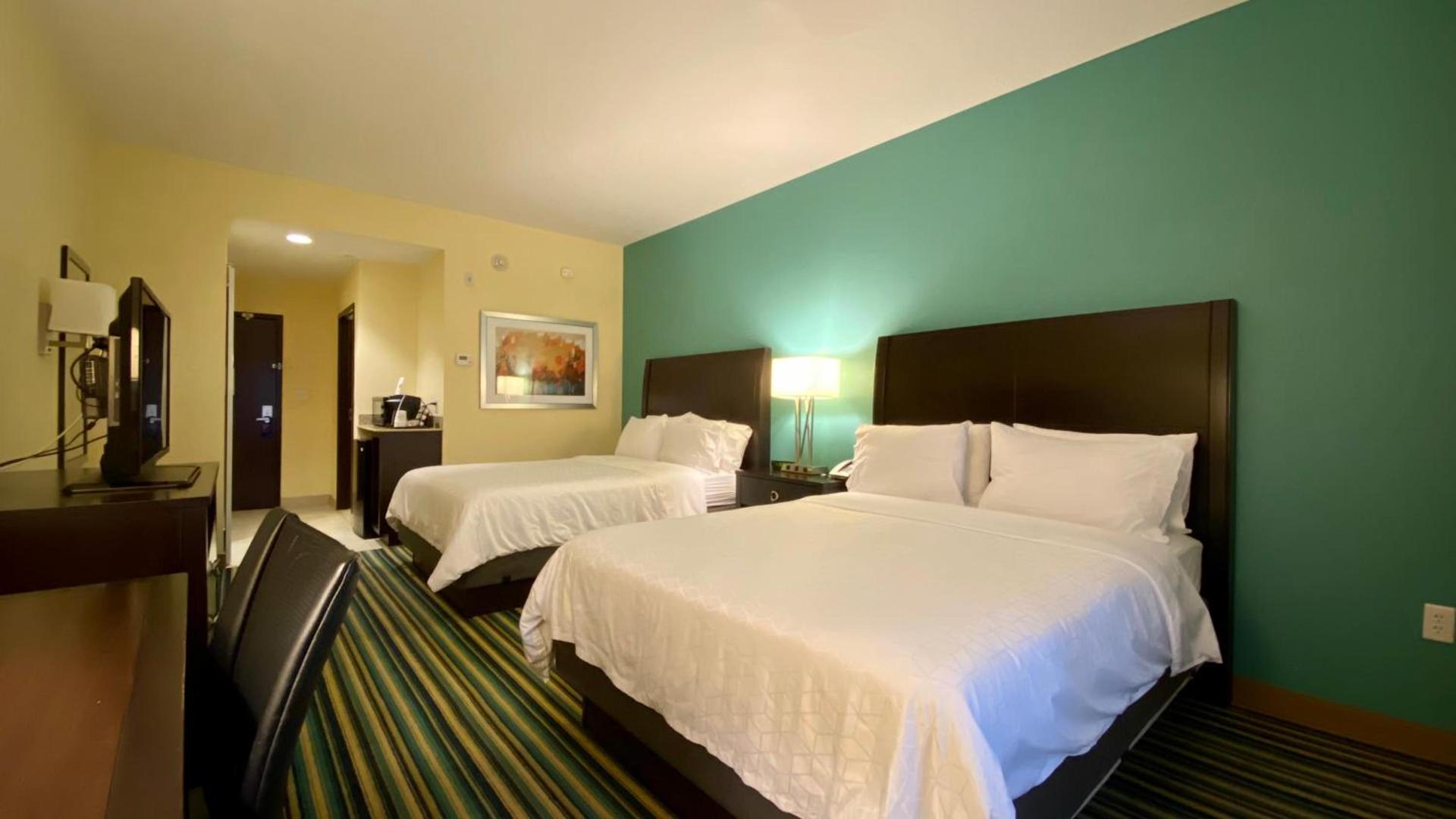 Holiday Inn Express Hotel & Suites Orlando East-UCF Area by IHG photo 3