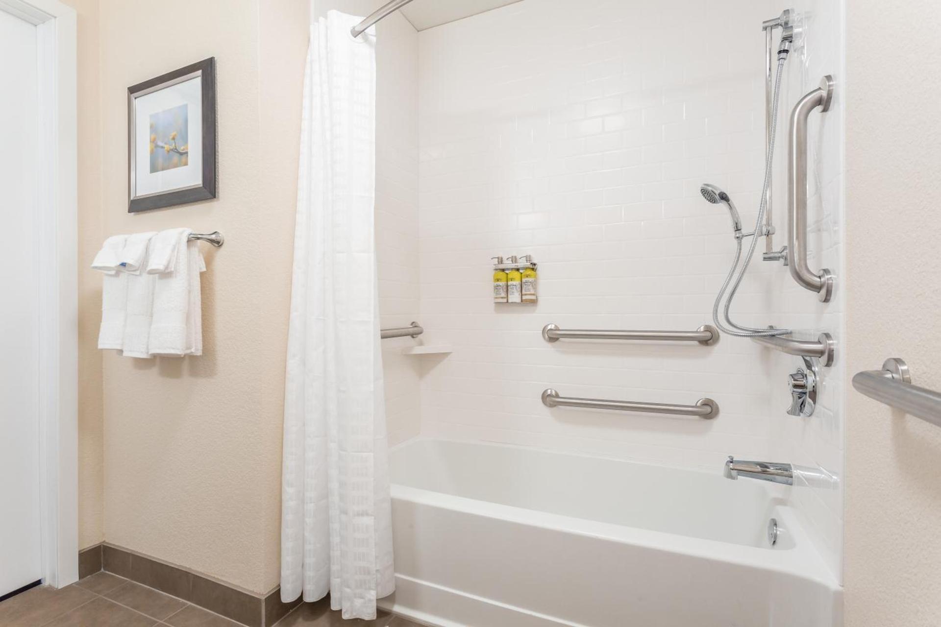 Candlewood Suites Eau Claire I-94 by IHG photo 3