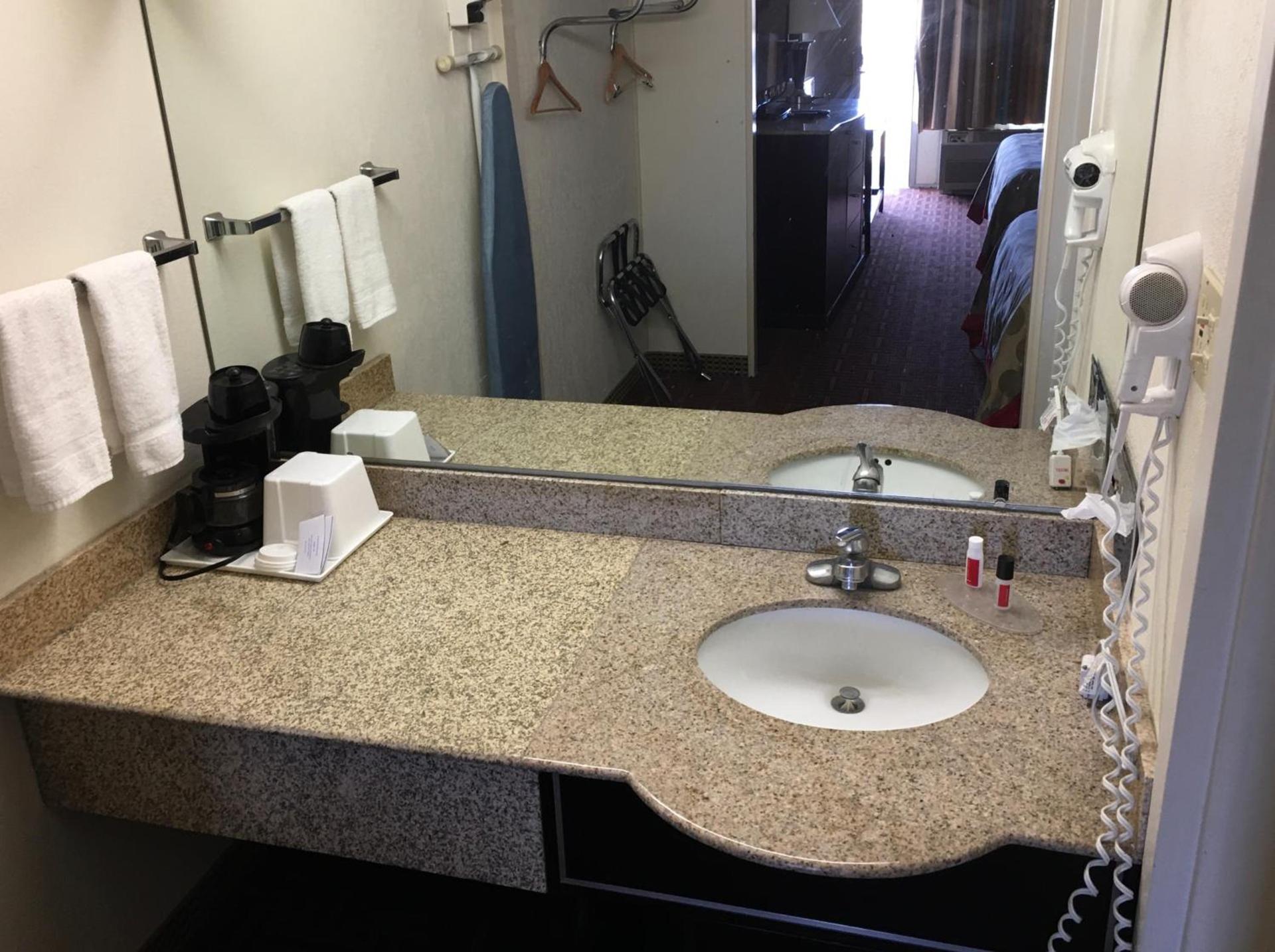 Budget Inn Laramie photo 6