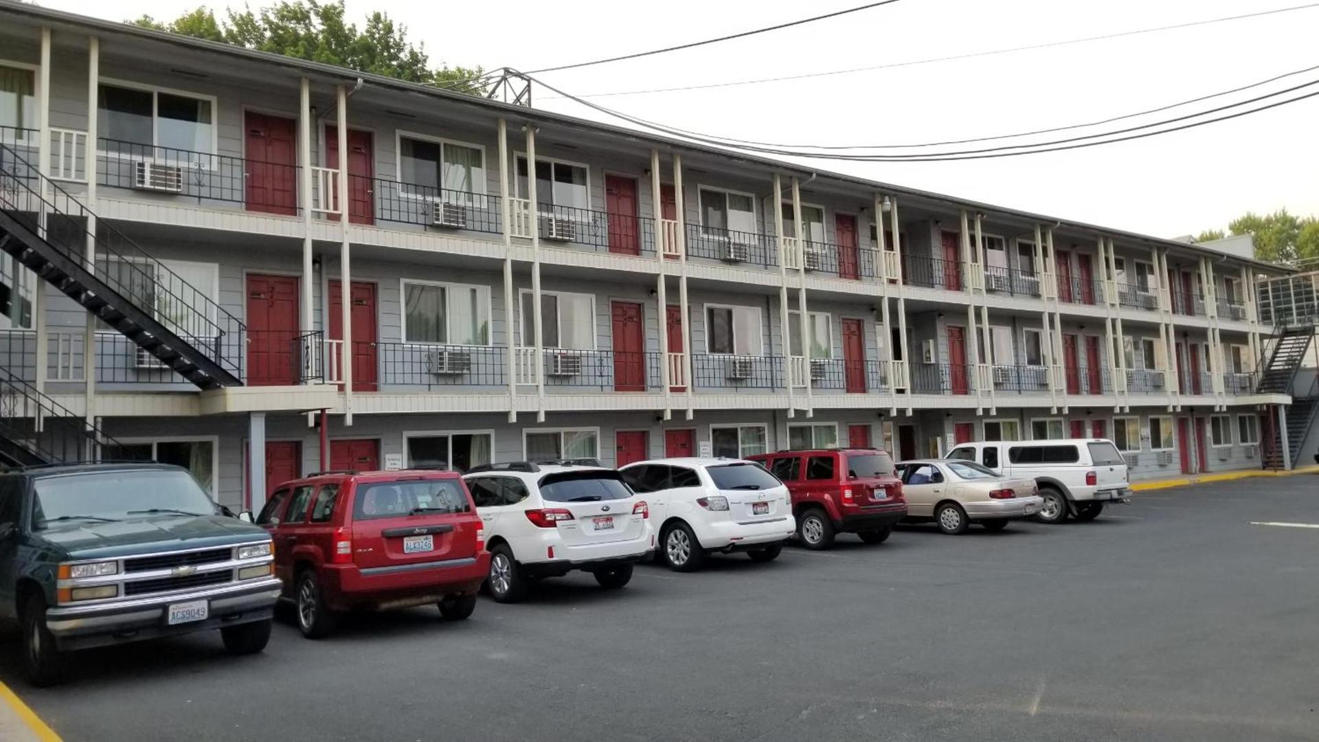 Cougar Land Motel photo 7