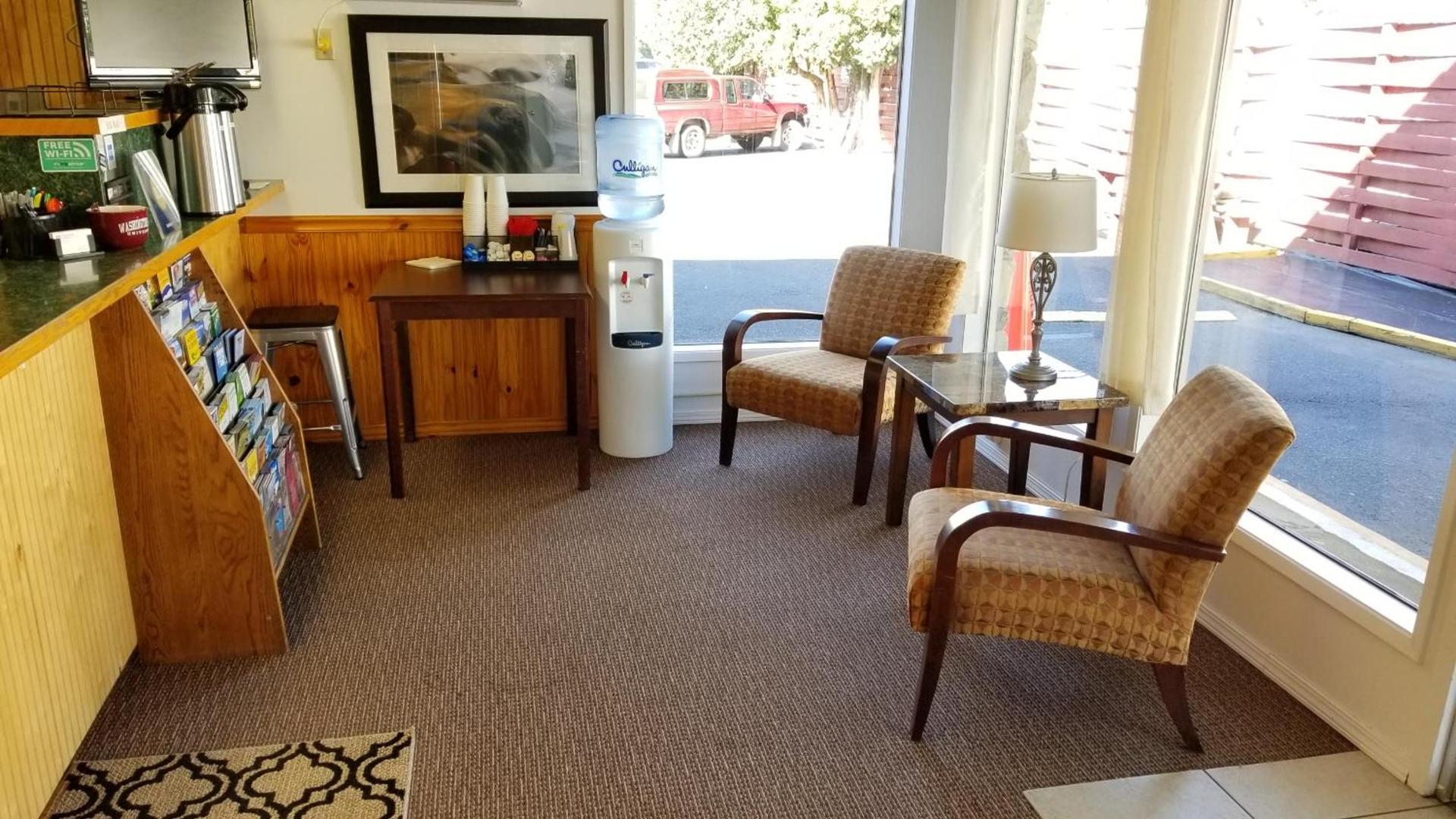 Cougar Land Motel photo 8