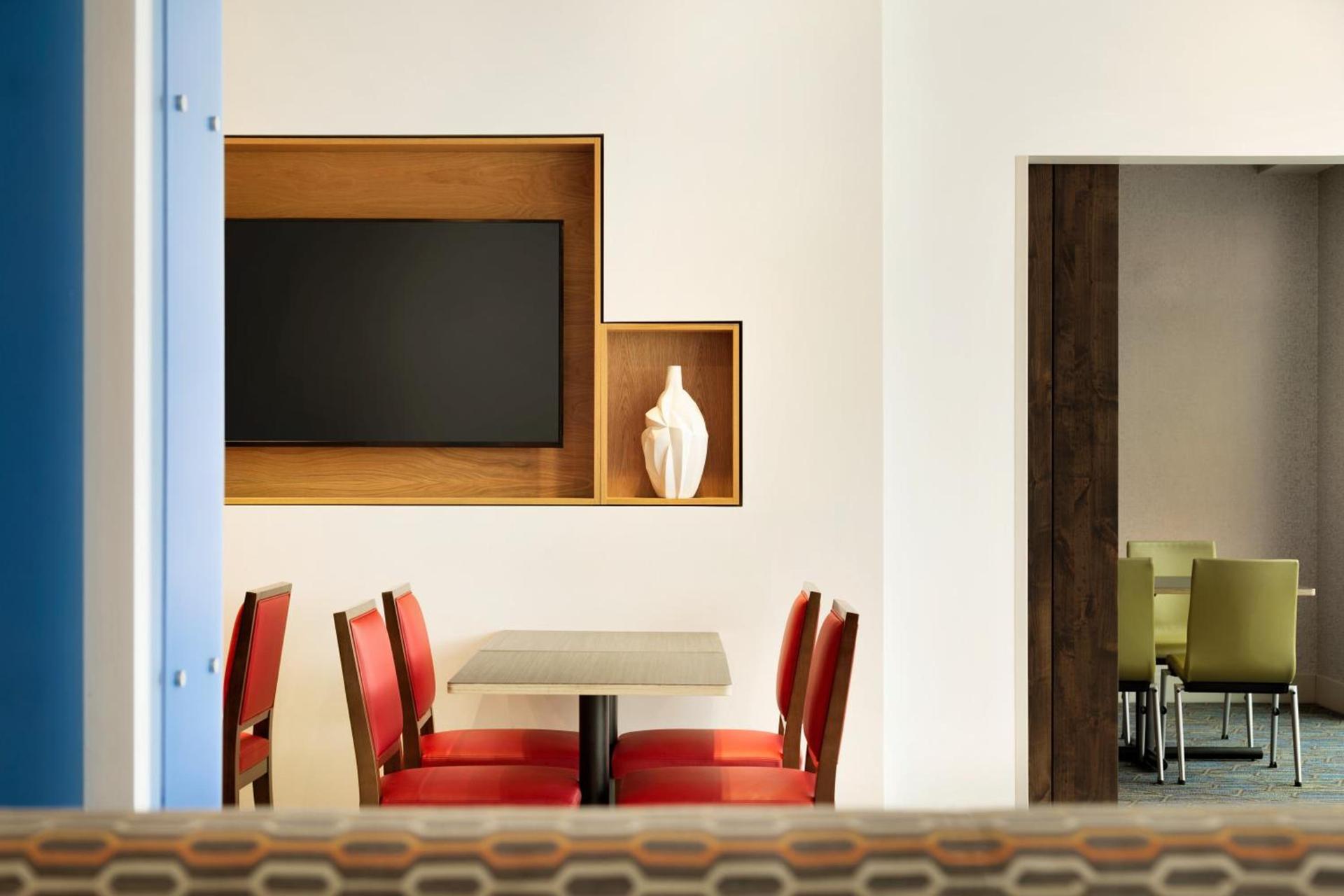 Holiday Inn Express & Suites - Savannah W - Chatham Parkway by IHG photo 33
