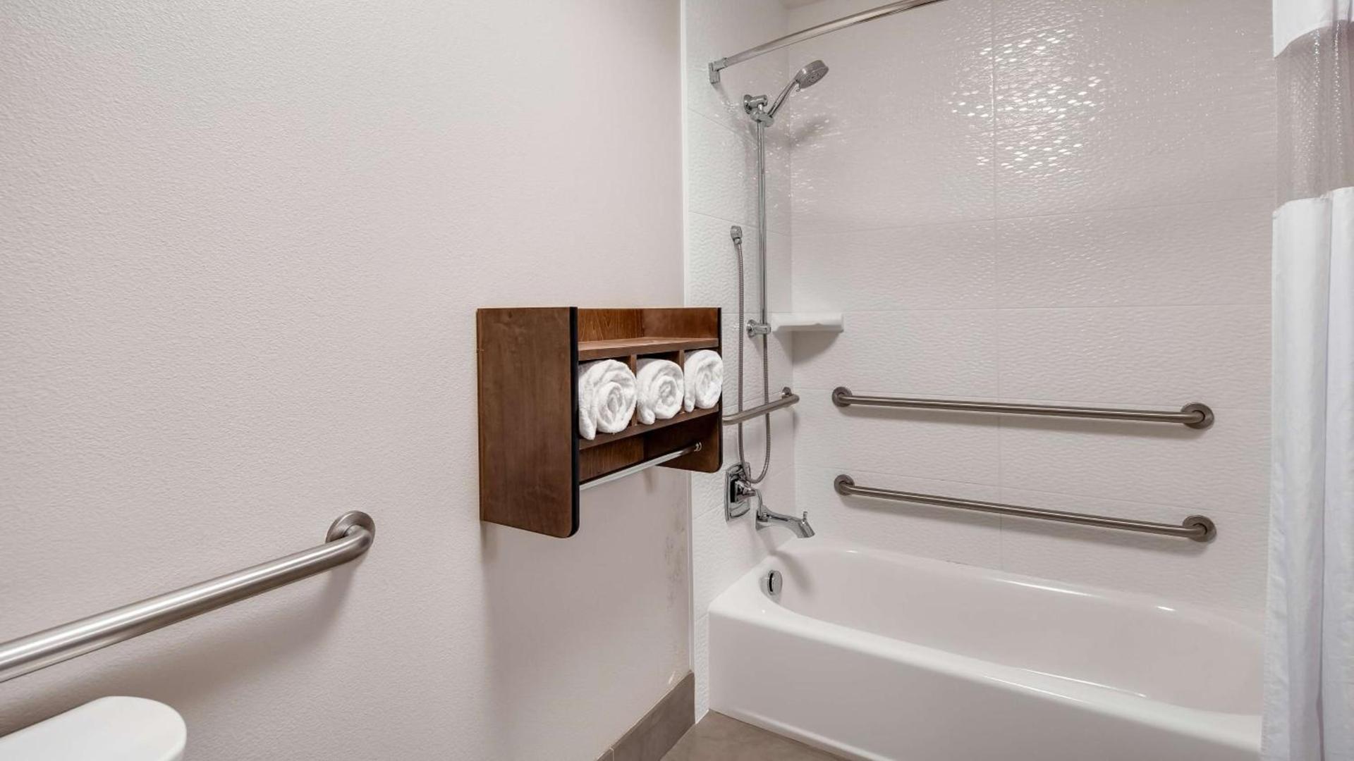 Best Western Plus Spokane North photo 20