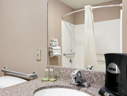 Super 8 by Wyndham Stafford/Springfield Area photo 33
