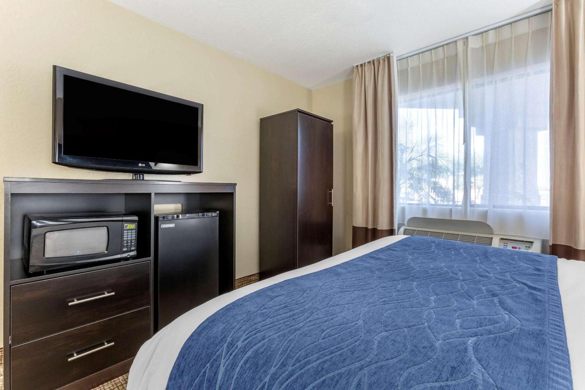 Comfort Inn & Suites Surprise Near Sun City West photo 32