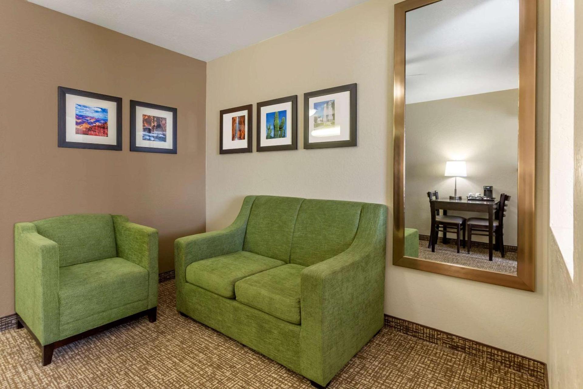 Comfort Inn & Suites Surprise Near Sun City West photo 47