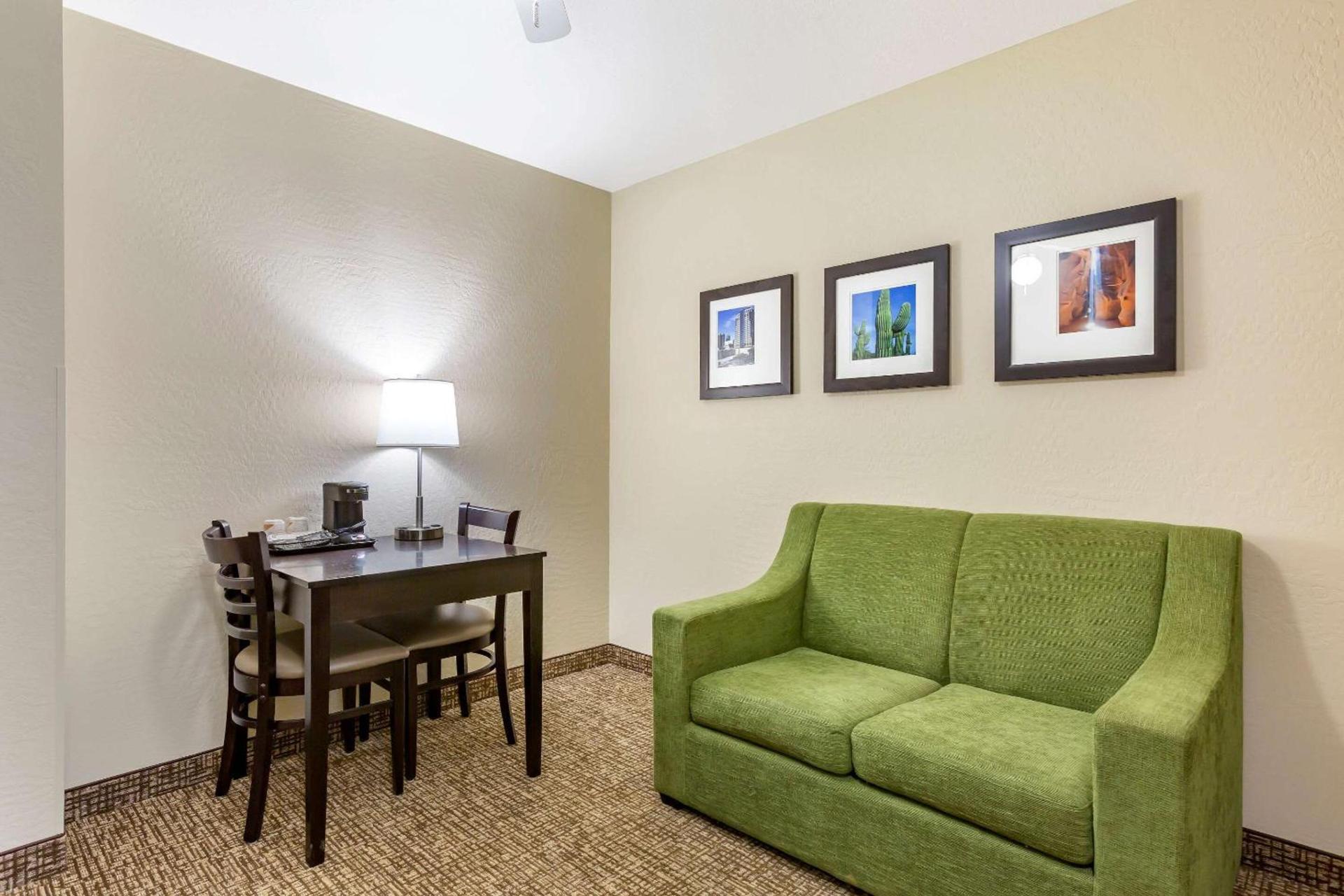 Comfort Inn & Suites Surprise Near Sun City West photo 16