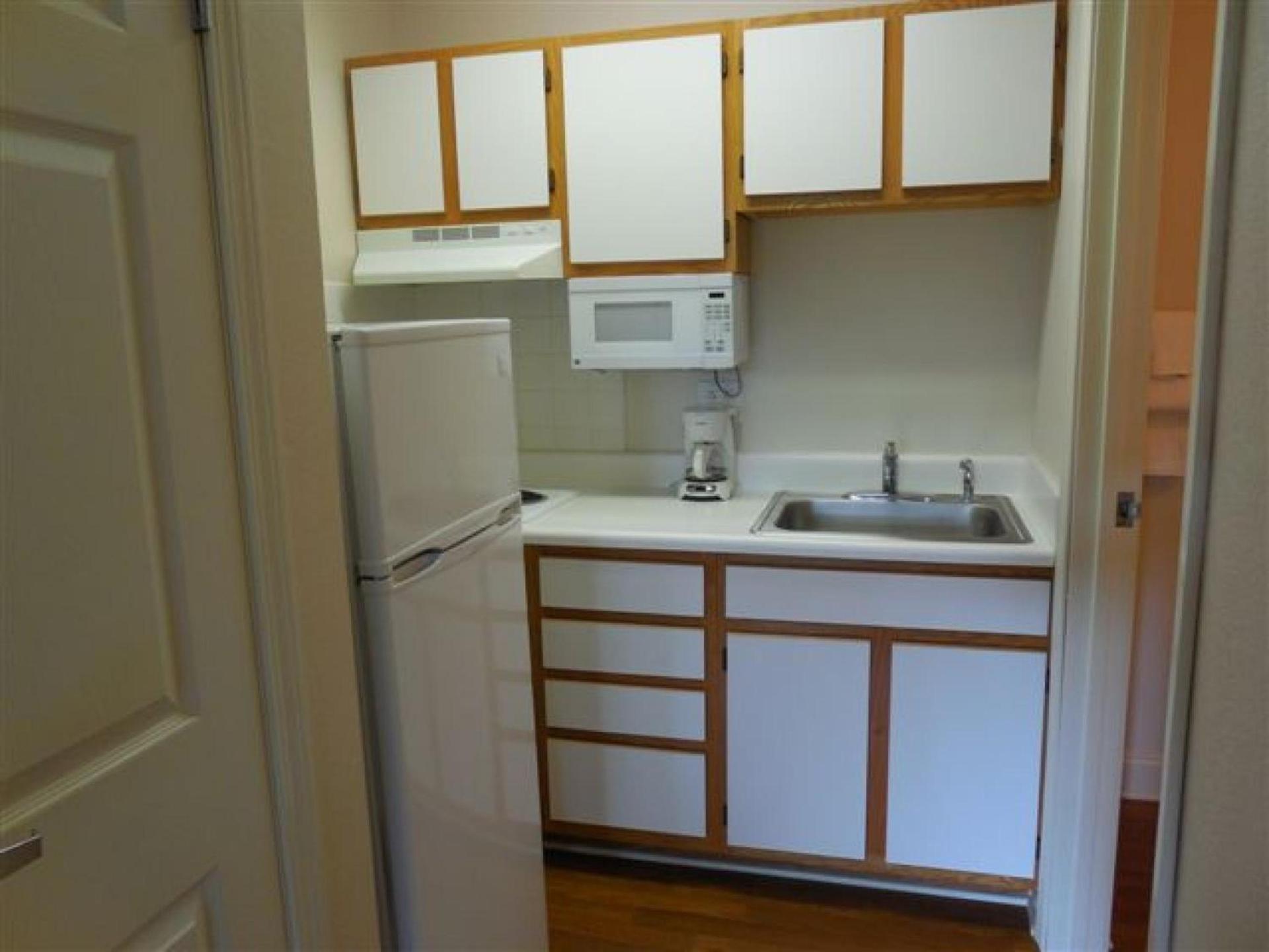 Affordable Suites Lexington photo 4