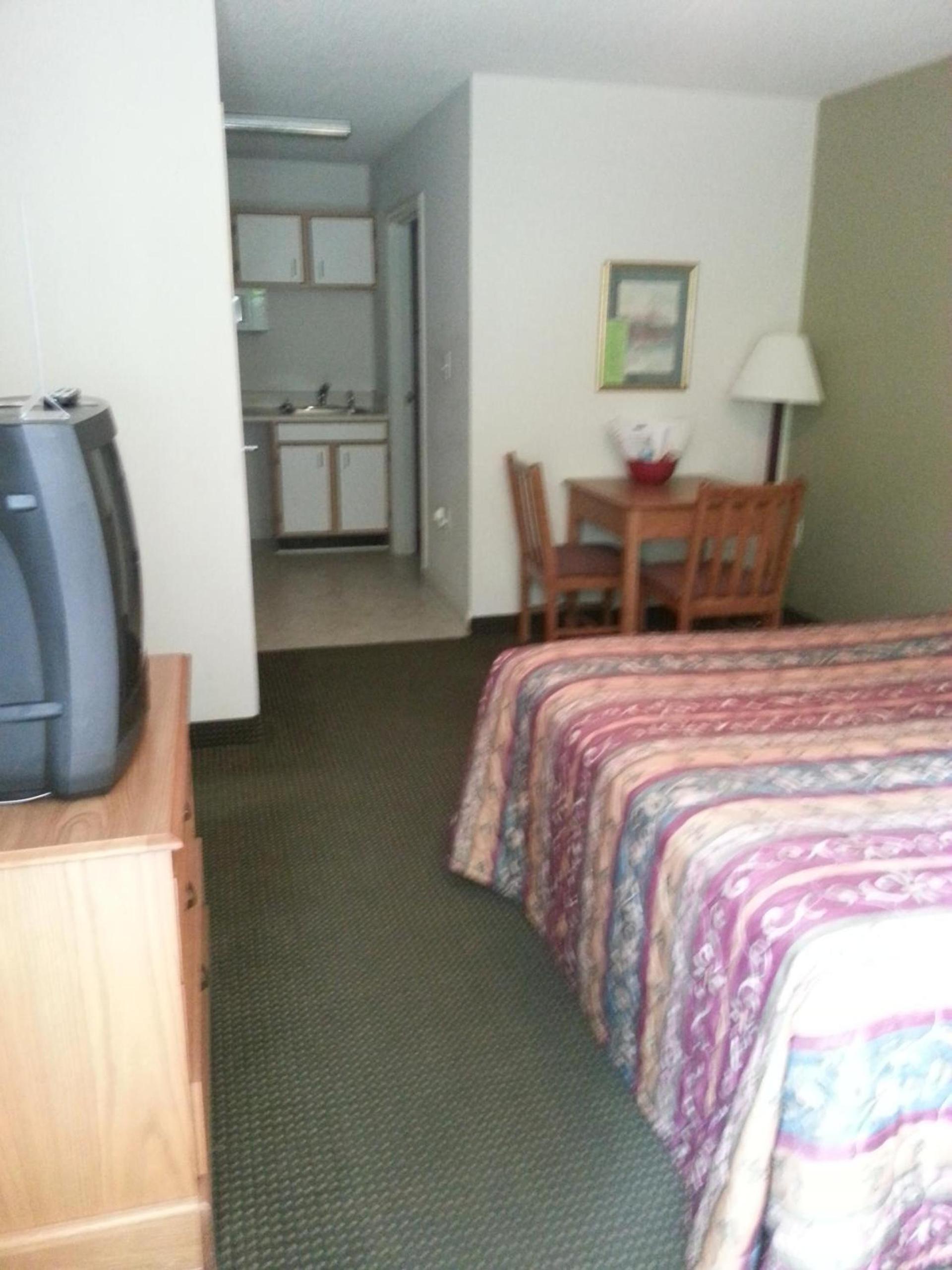 Affordable Suites Shelby photo 15
