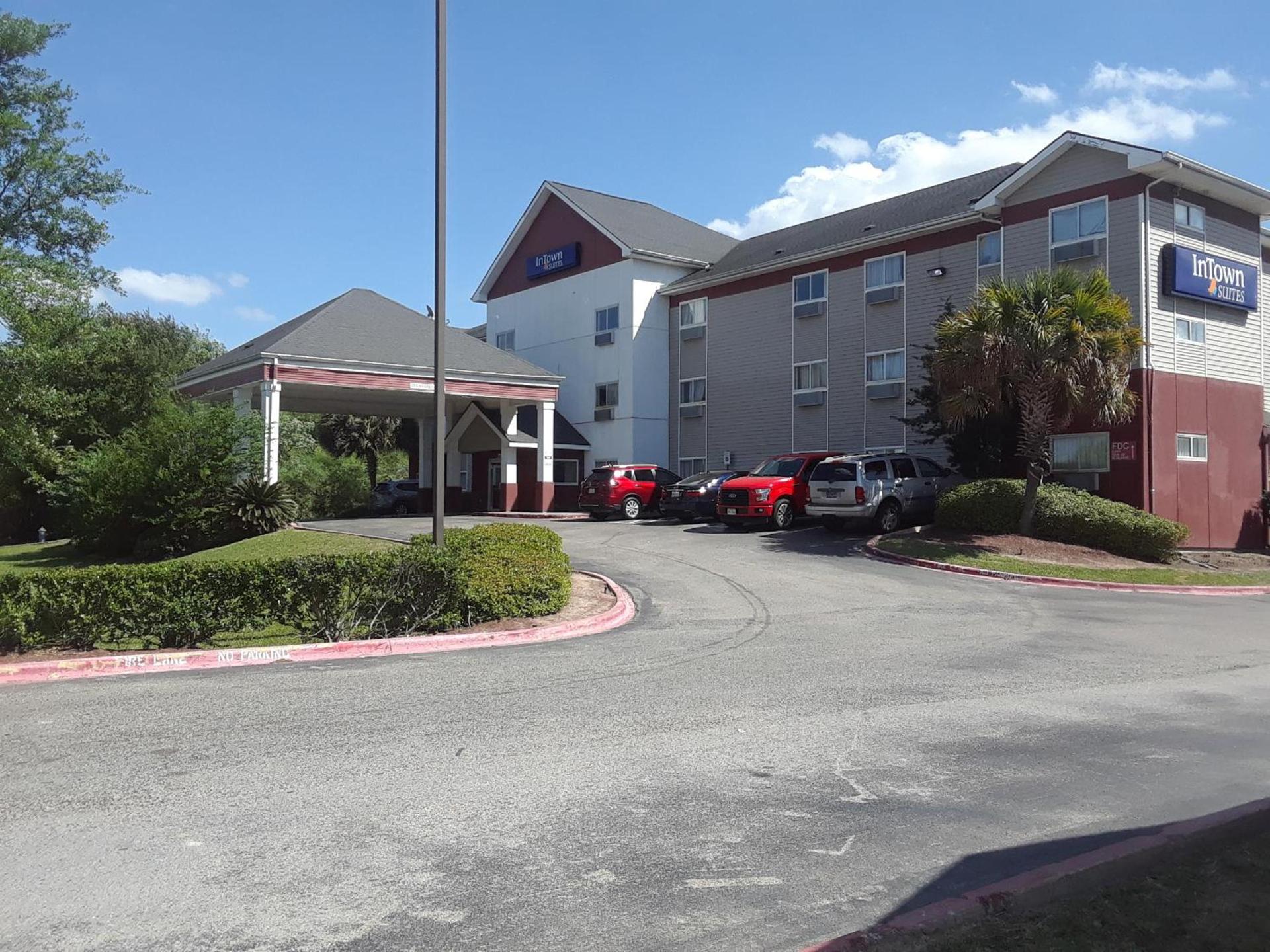 InTown Suites Extended Stay Houston TX - IAH Airport photo 3