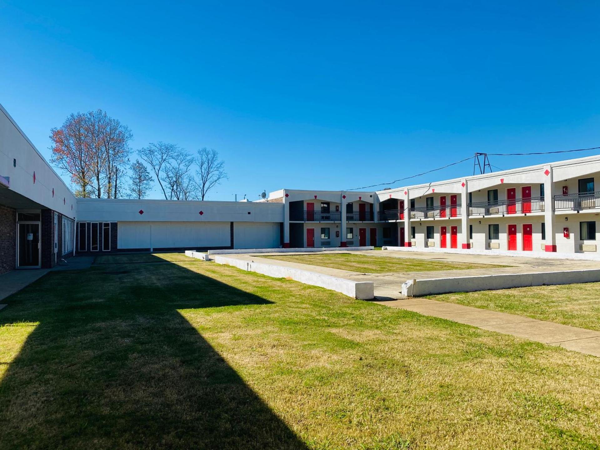 Traveler's Place Inn & Suites — hotel in Scottsboro