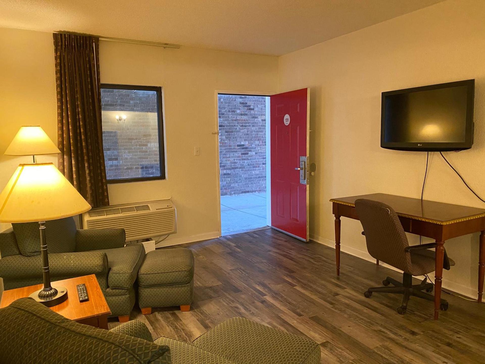 Traveler's Place Inn & Suites photo 21